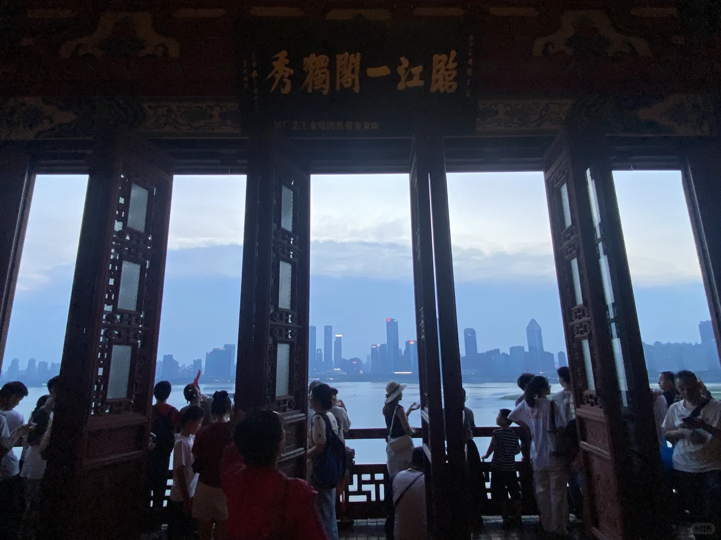 没有落霞，也没有孤鹜