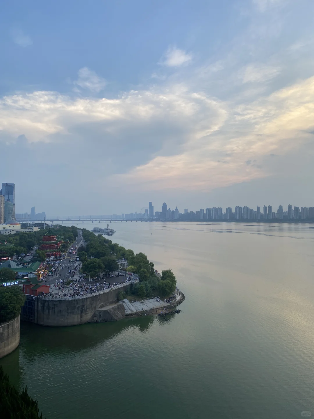 没有落霞，也没有孤鹜