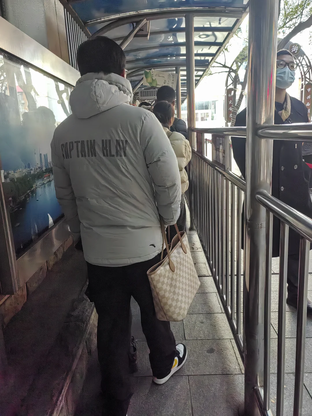 今日份南昌八一馆早上入馆人流量实况