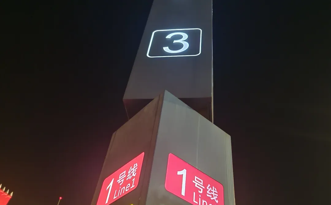 12.10八一广场找这个女摄，6r一张❗❗❗