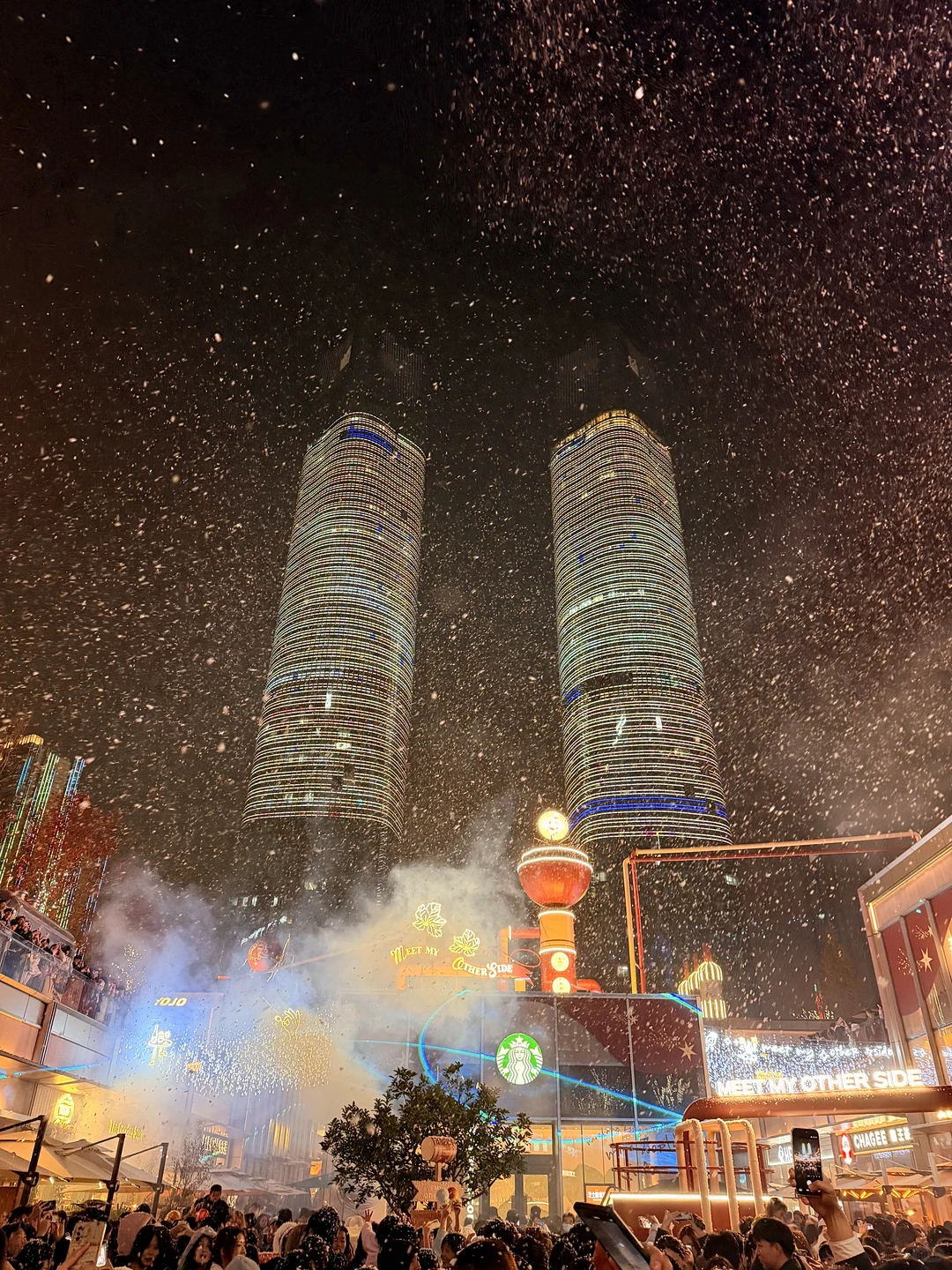 12.6实况 | 南昌万象天地极光初雪❄️
