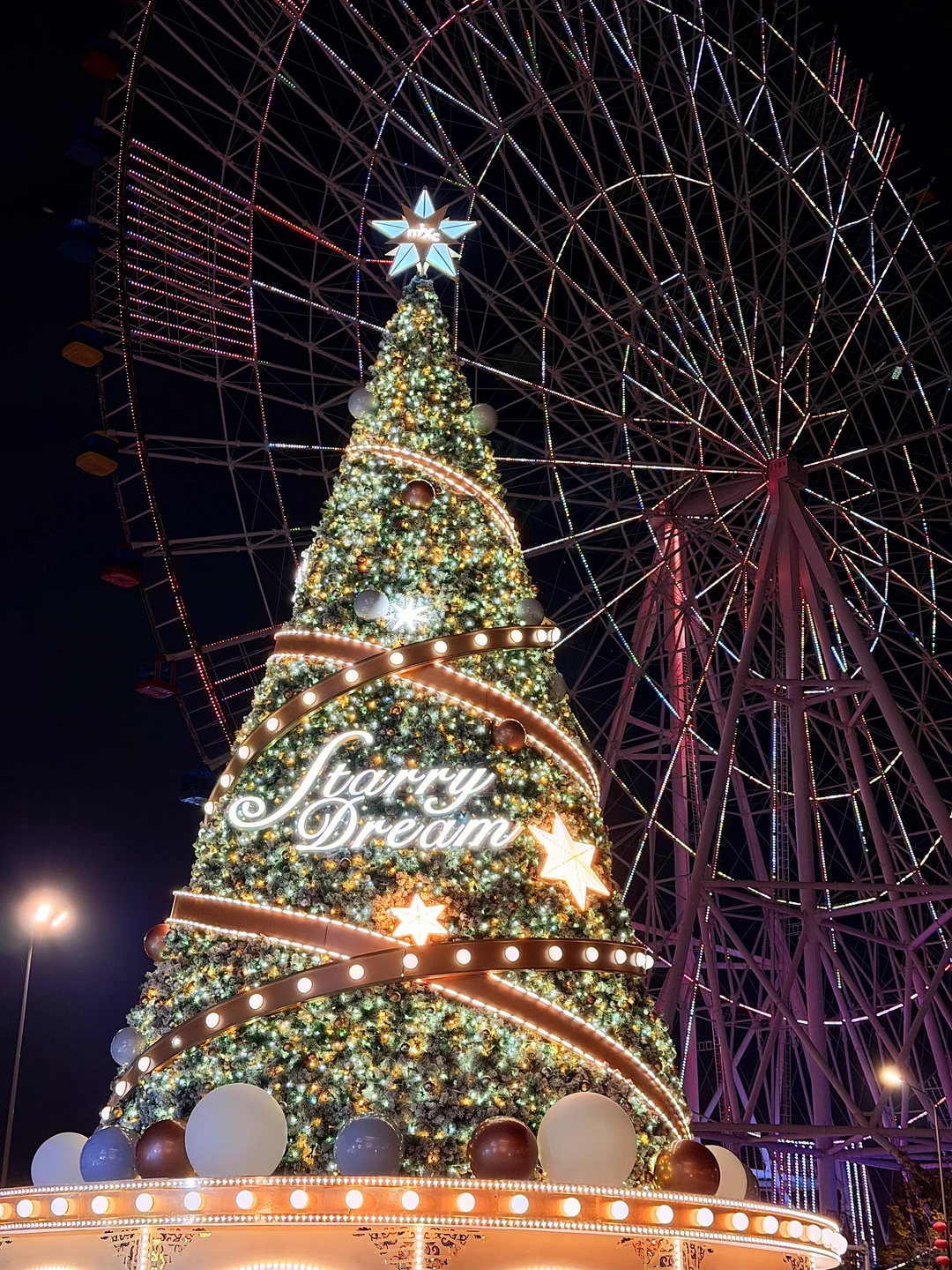 南昌的路墩子也戴上圣诞帽啦！！！🎄🎊