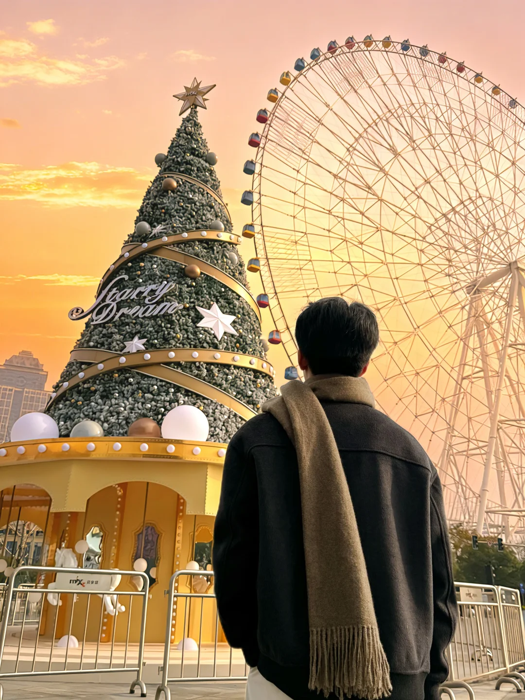 🎡 南昌冬日限定：当圣诞树遇见「南昌之星」