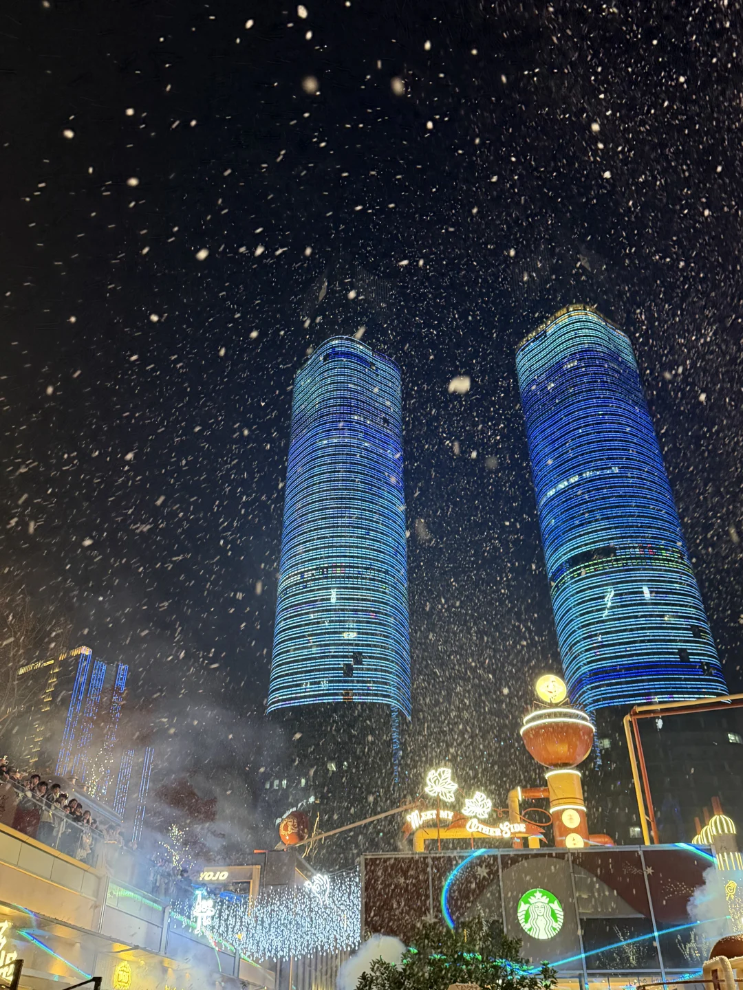 12.6实况 | 南昌万象天地极光初雪❄️