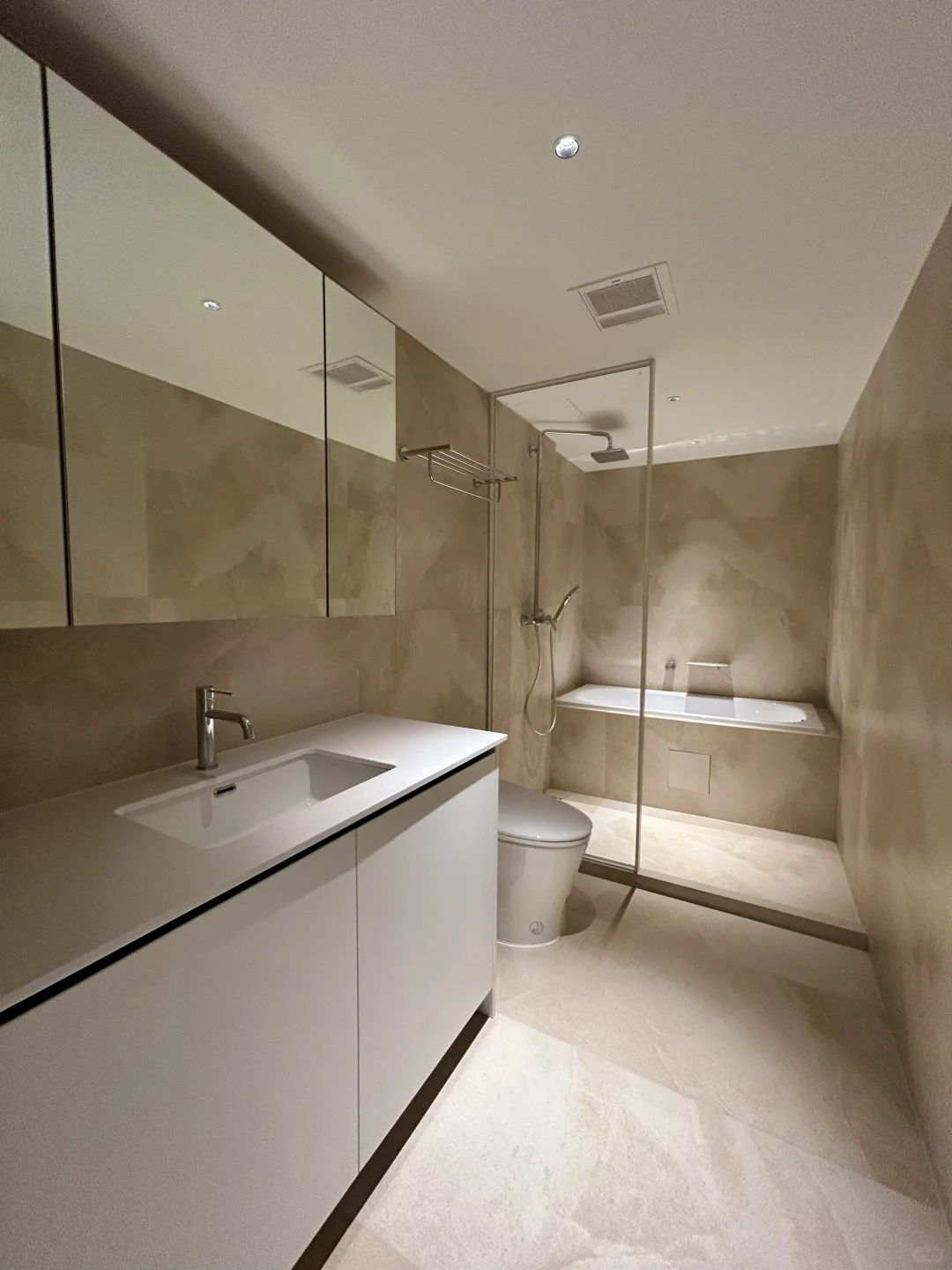 南京租房｜单间600一房一厅1080民用水电30天