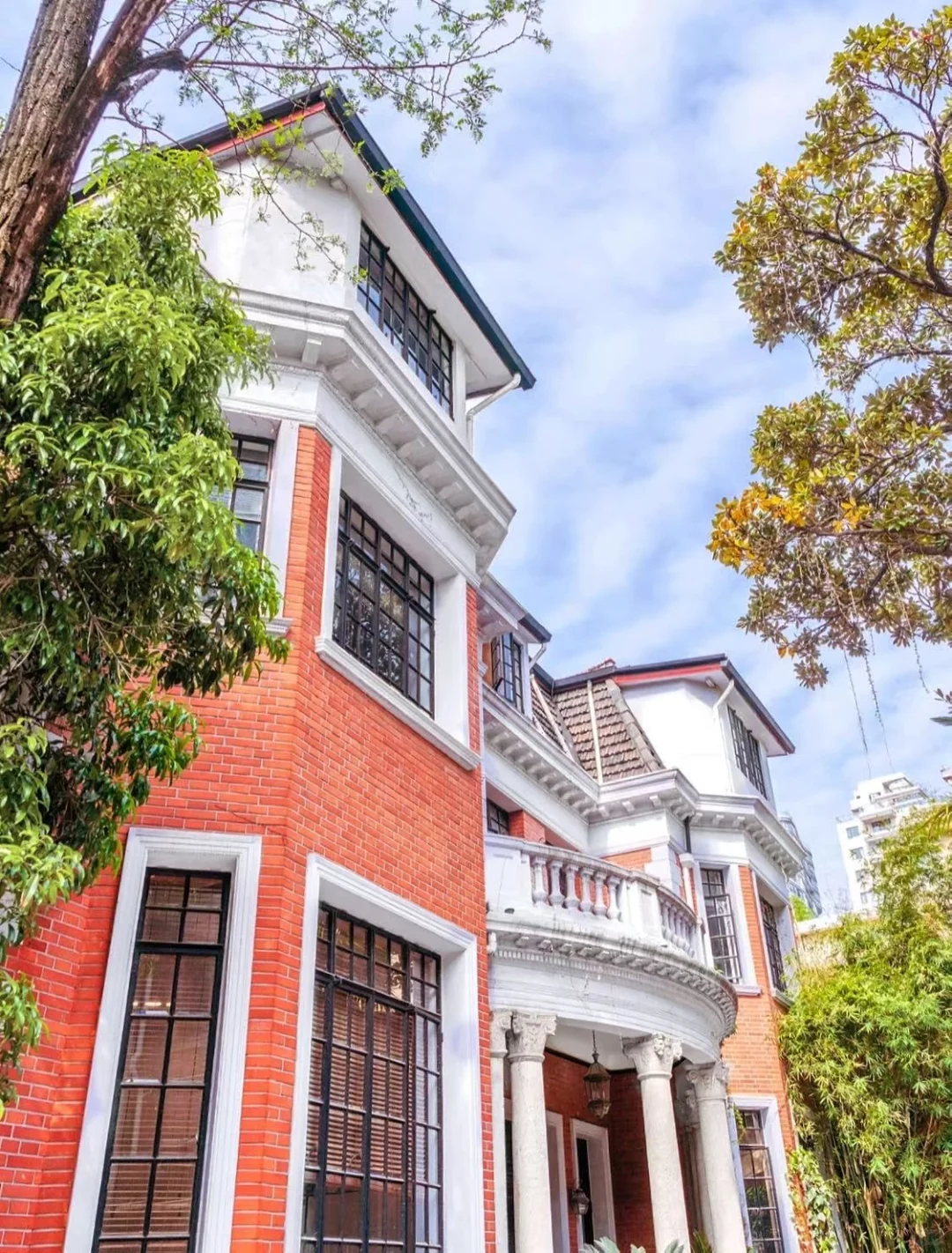 南京西路 张园小洋房，独立露台超稀有130平，