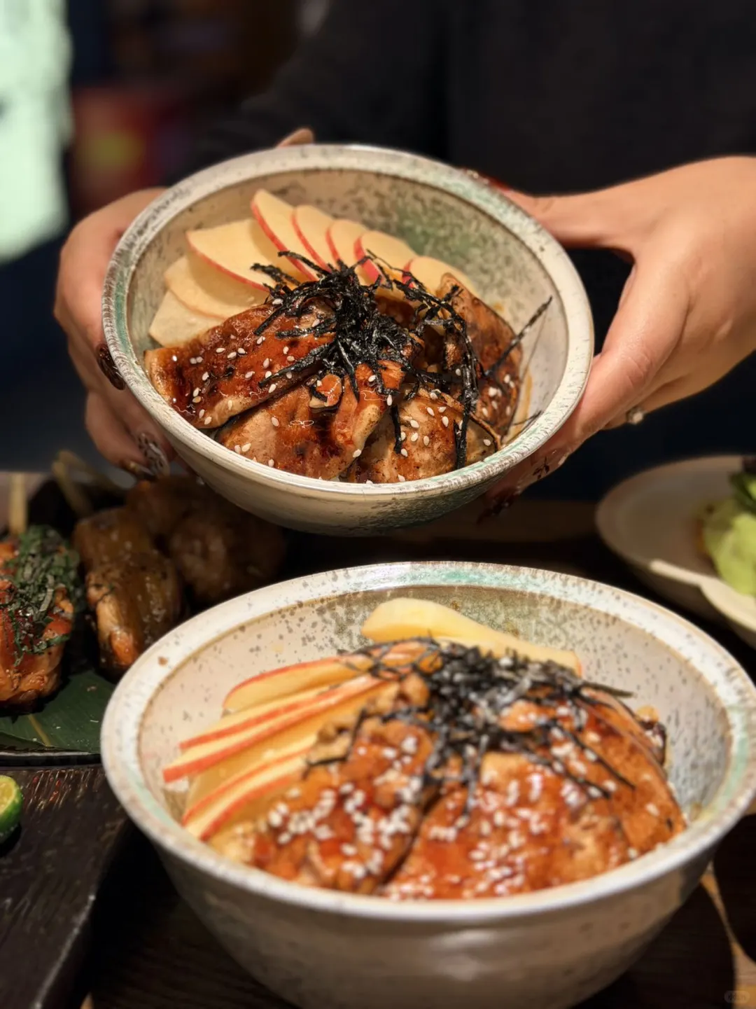 南京东路步行街，很适合一两人食的。。。