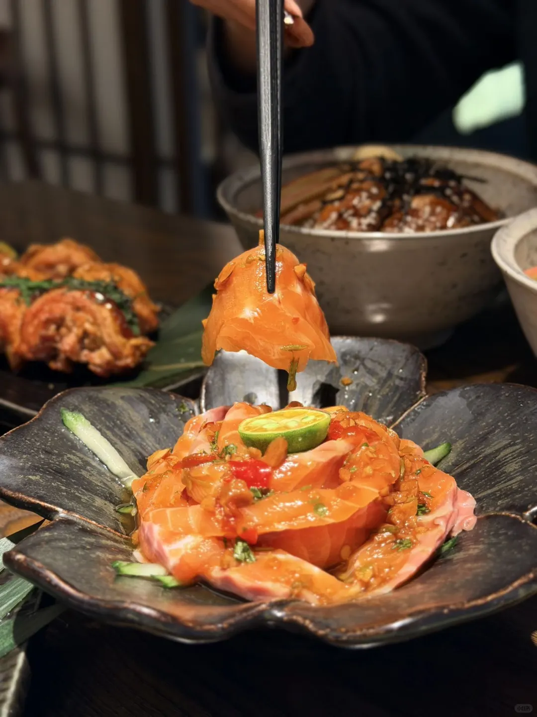 南京东路步行街，很适合一两人食的。。。