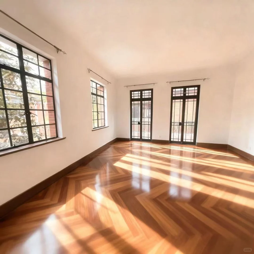 南京西路 张园小洋房，独立露台超稀有130平，