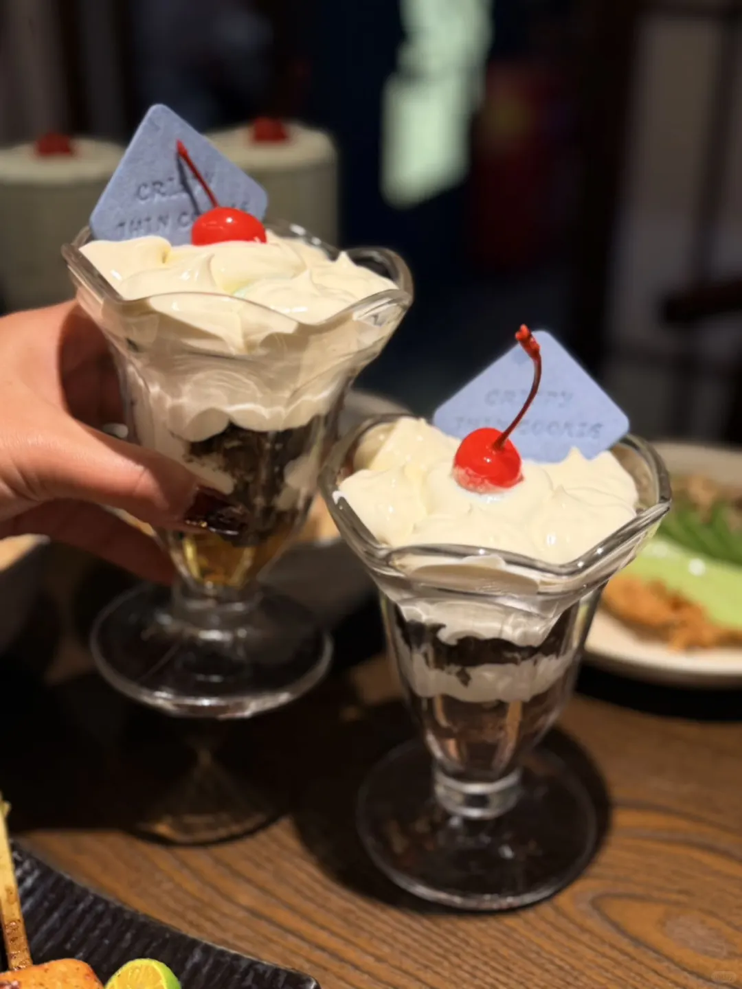 南京东路步行街，很适合一两人食的。。。