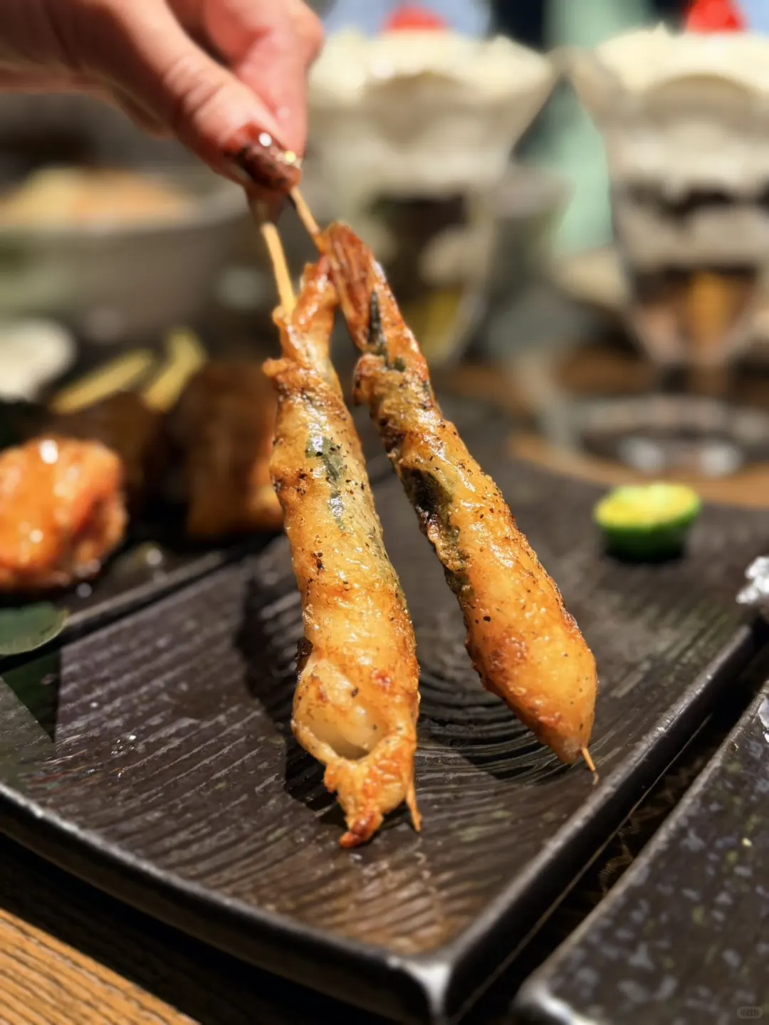 南京东路步行街，很适合一两人食的。。。