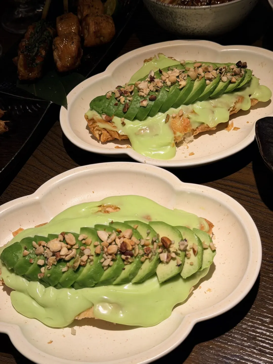 南京东路步行街，很适合一两人食的。。。