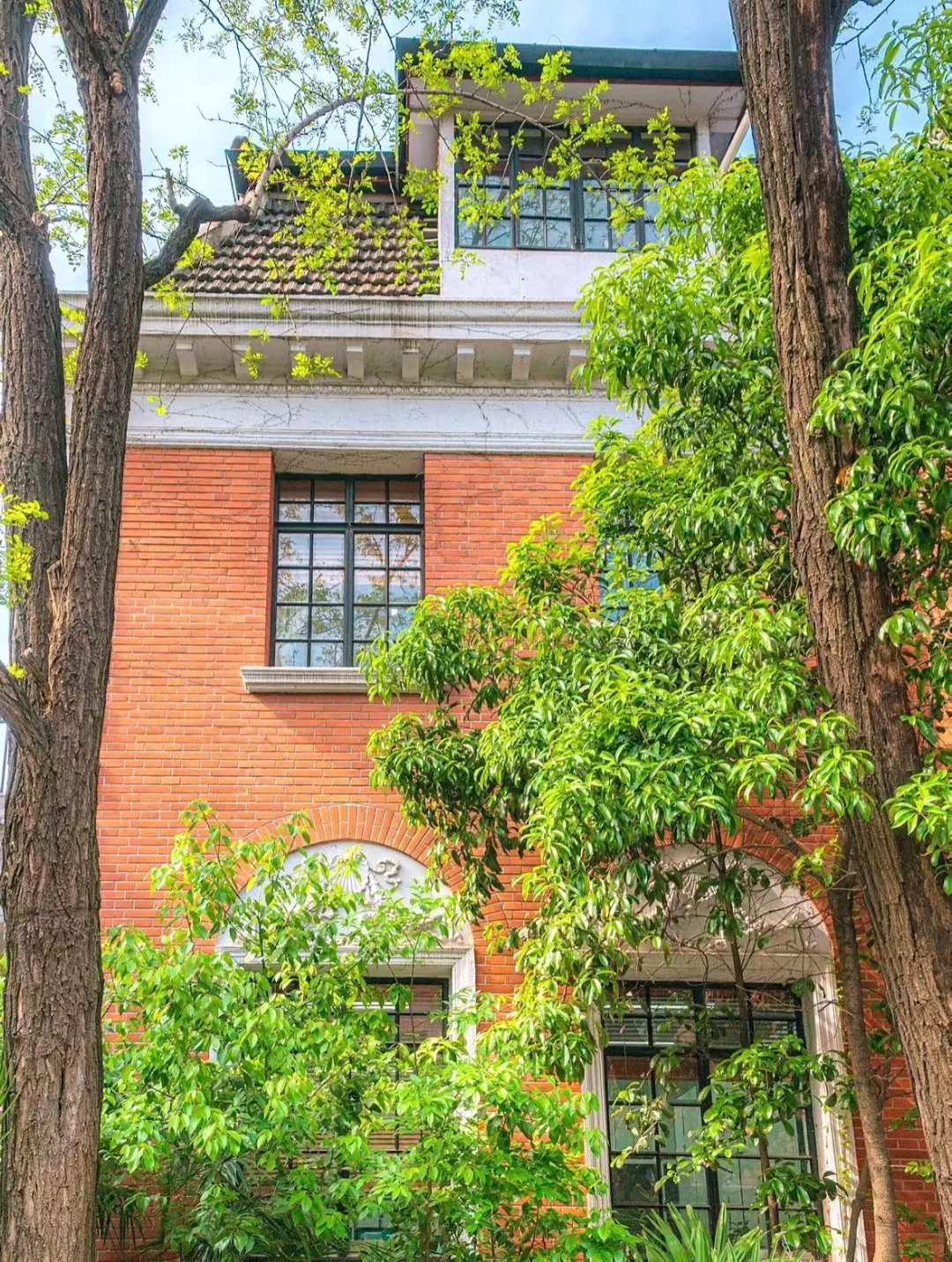 南京西路 张园小洋房，独立露台超稀有130平，