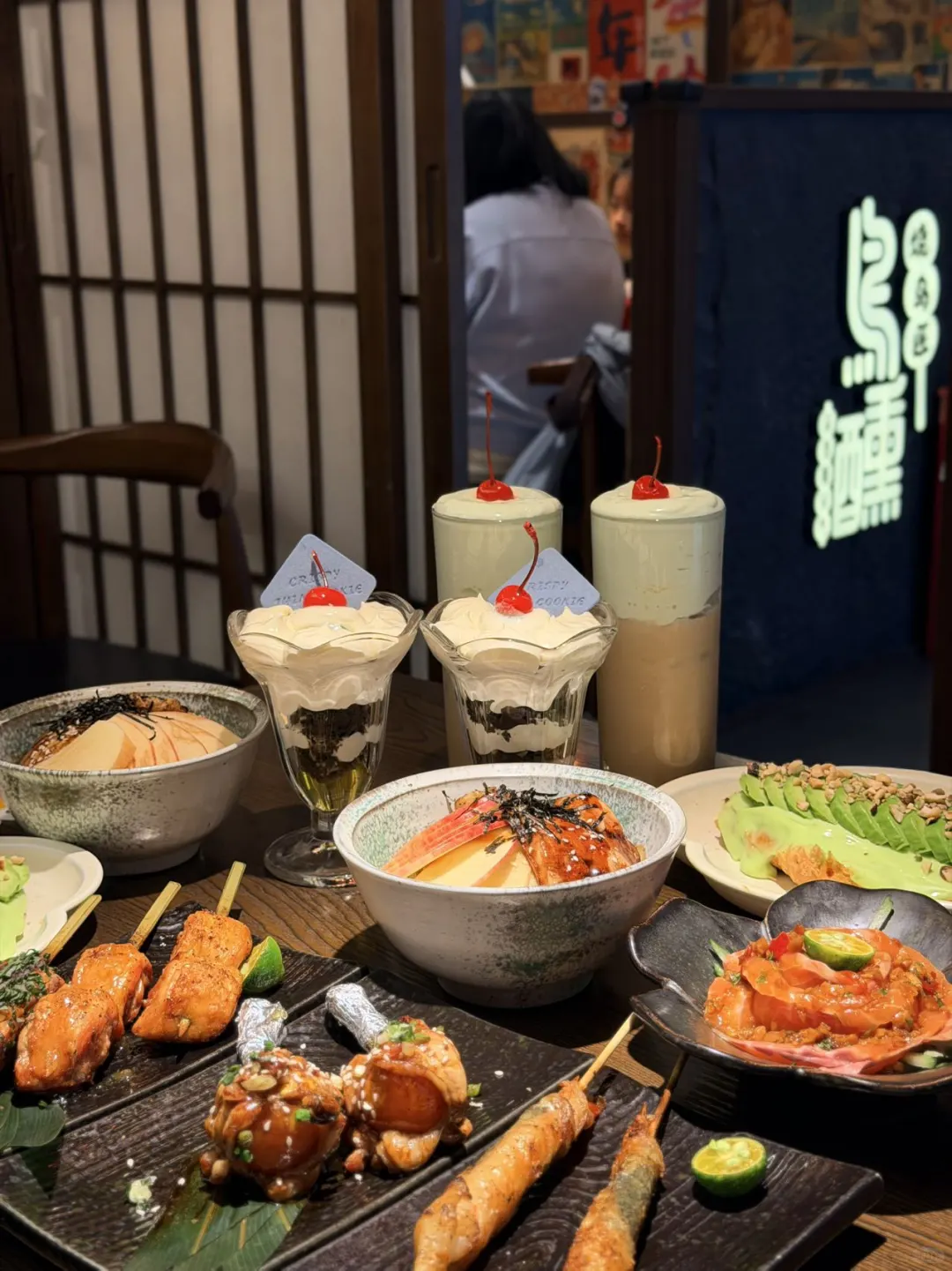 南京东路步行街，很适合一两人食的。。。