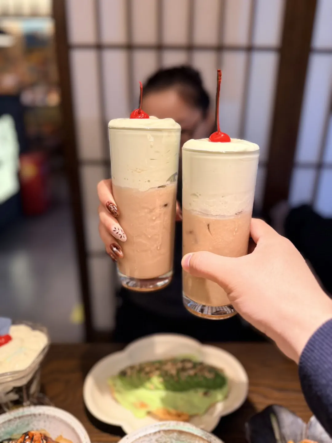 南京东路步行街，很适合一两人食的。。。