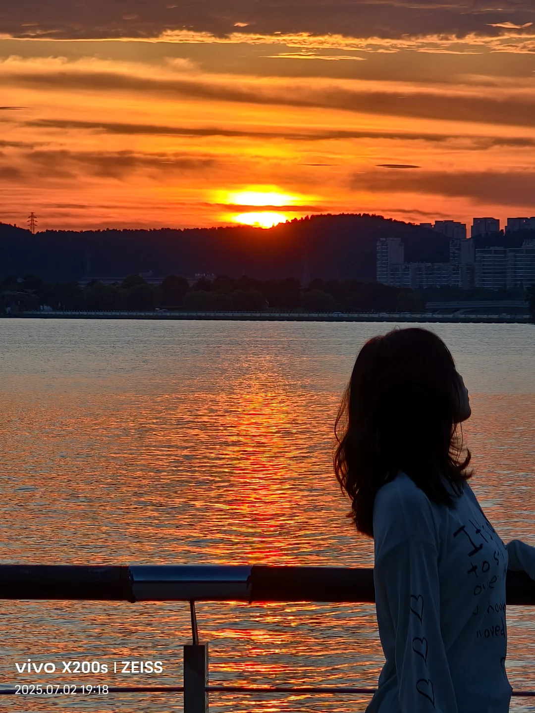 邂逅了一场橘子色的日落🌅