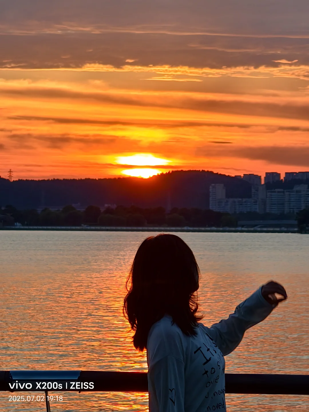 邂逅了一场橘子色的日落🌅