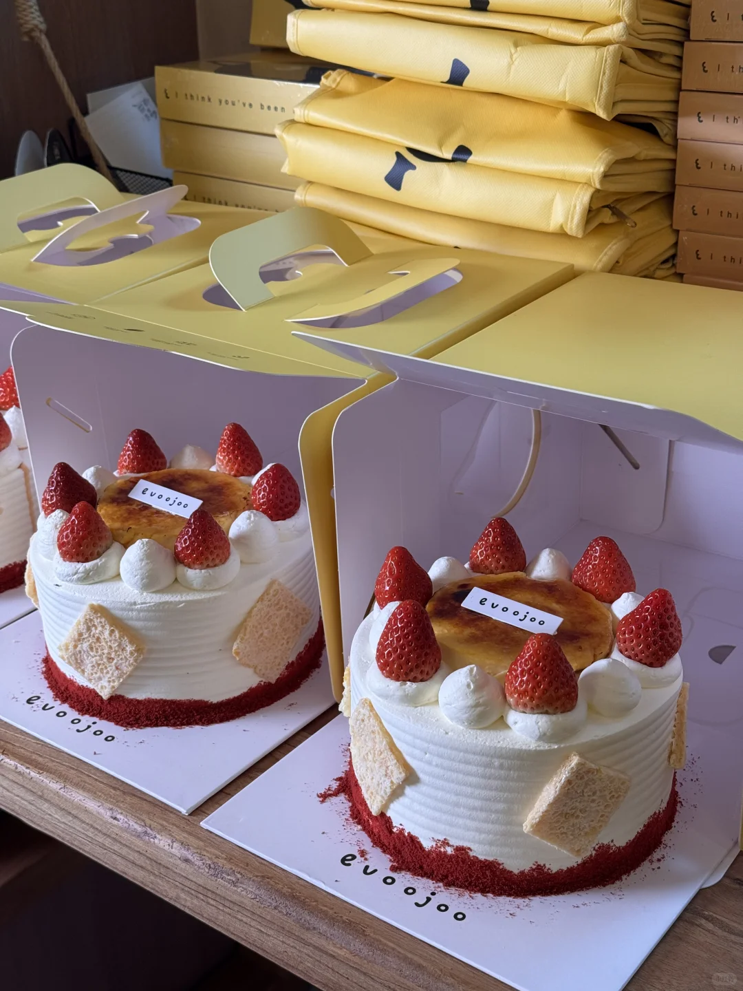 苏州蛋糕｜草莓奶皮子糕大王！出货出货🍓