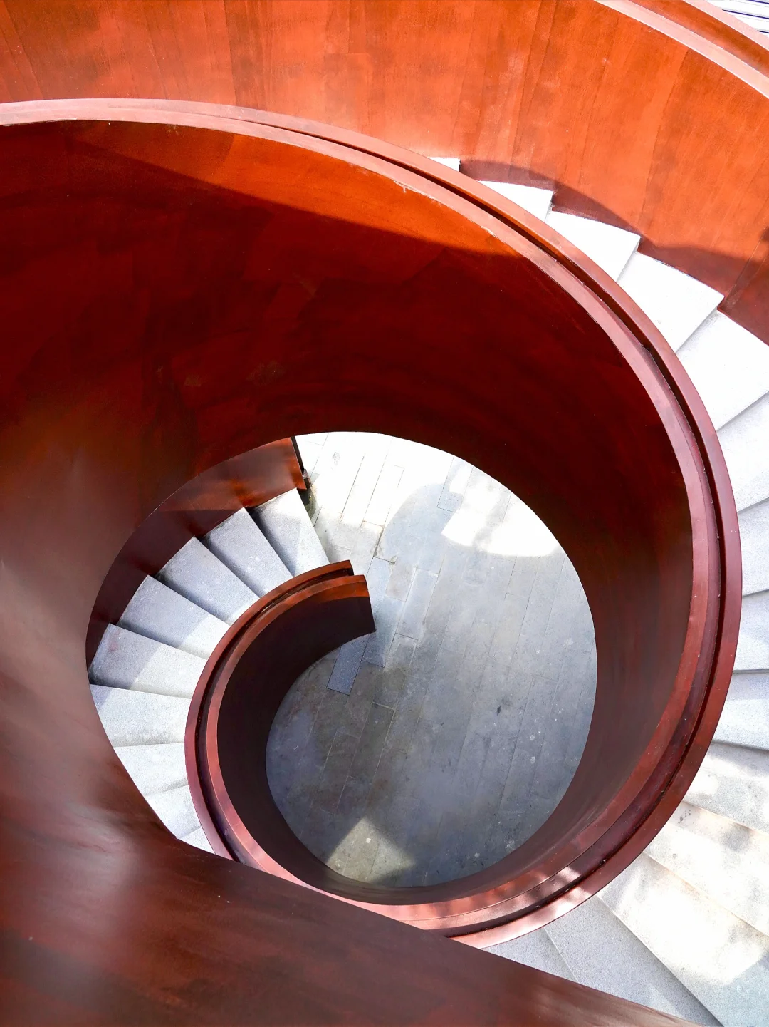 南京｜清晨的梧桐大道真的美疯…