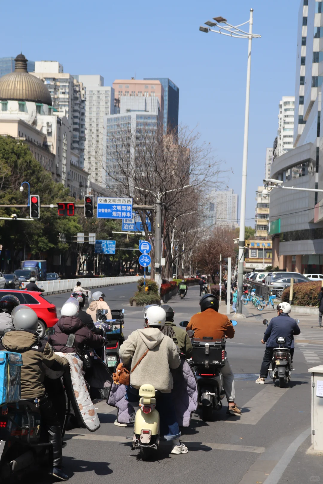 南京:一个对行人极度不友好的城市