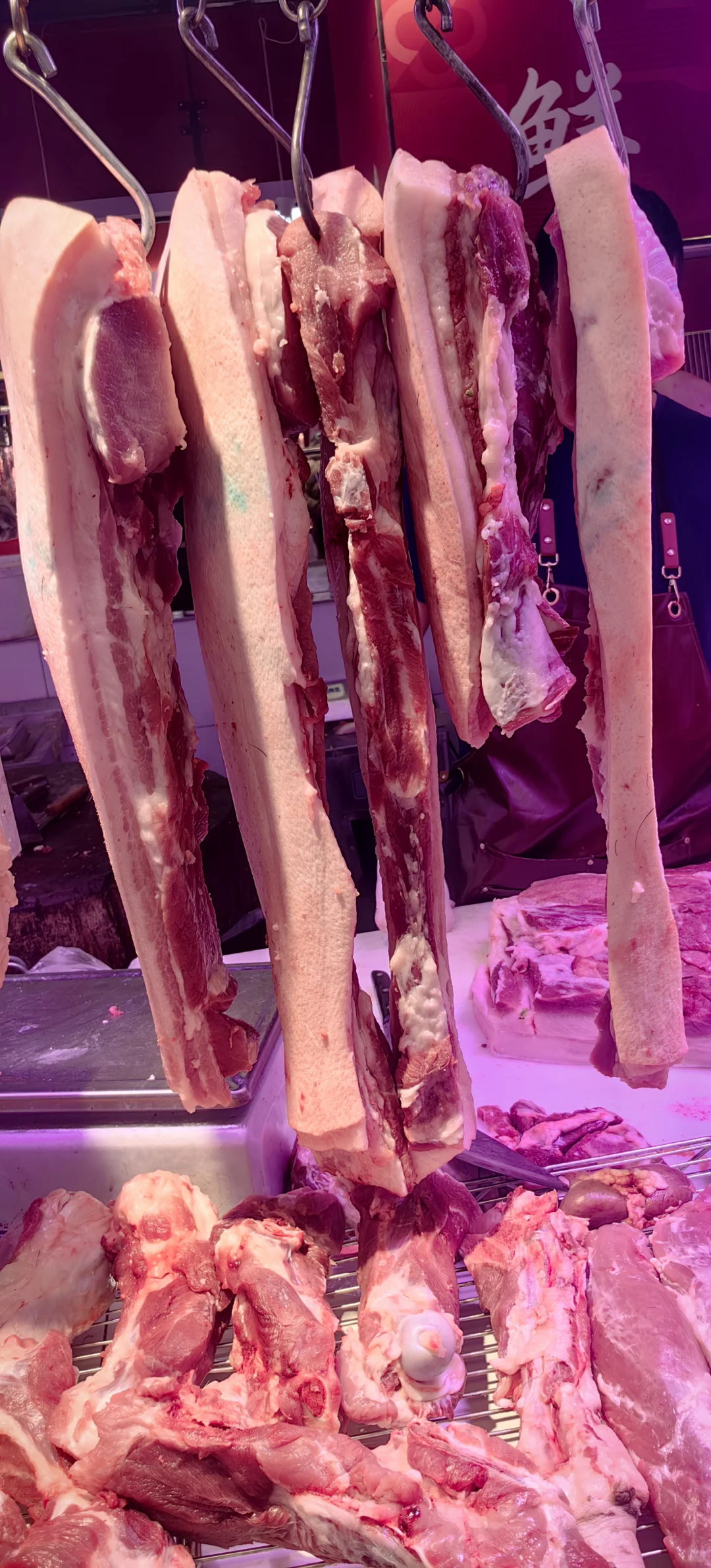 安徽人在苏州卖肉，冬天开始腌咸肉，灌香肠