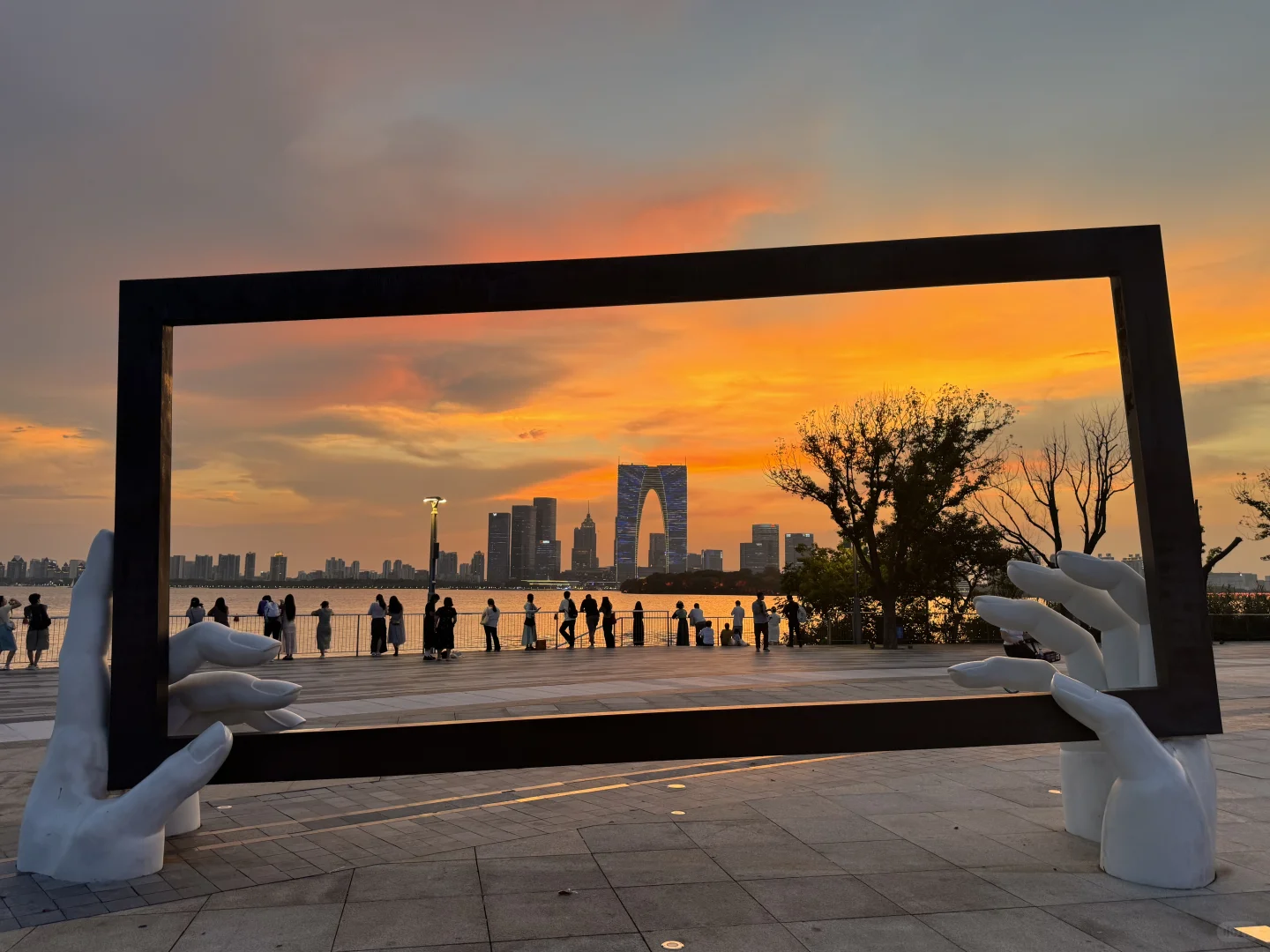 📍苏州旅游｜夕阳下东方之门📷又美又浪漫！