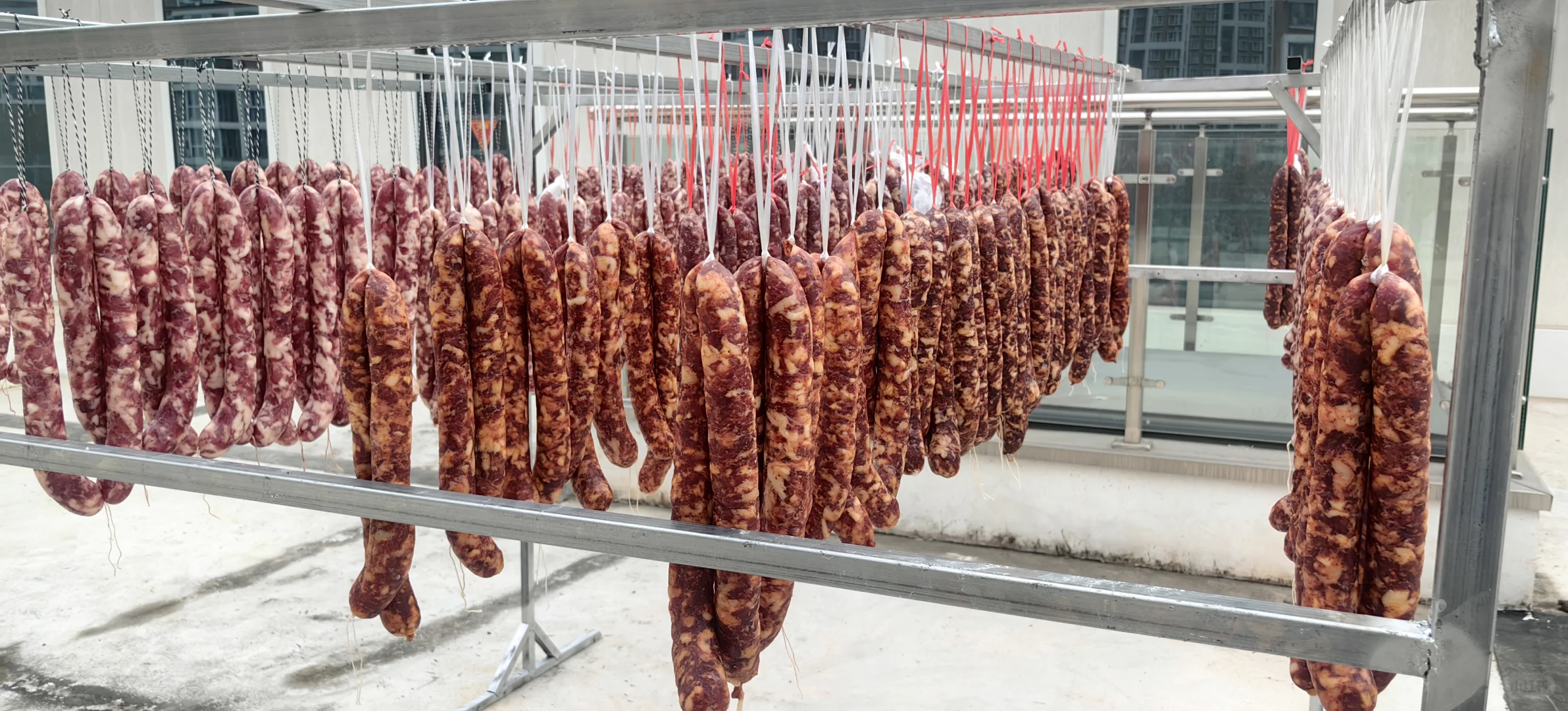 安徽人在苏州卖肉，冬天开始腌咸肉，灌香肠