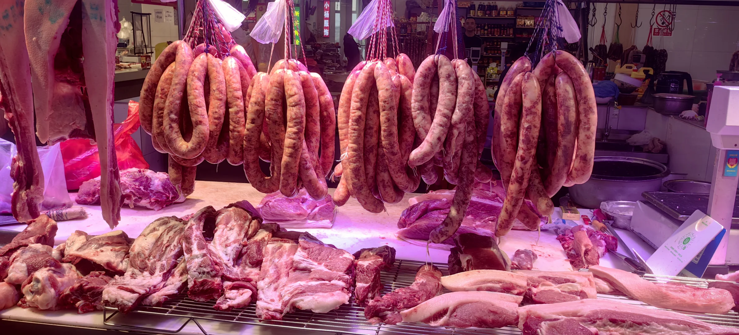 安徽人在苏州卖肉，冬天开始腌咸肉，灌香肠