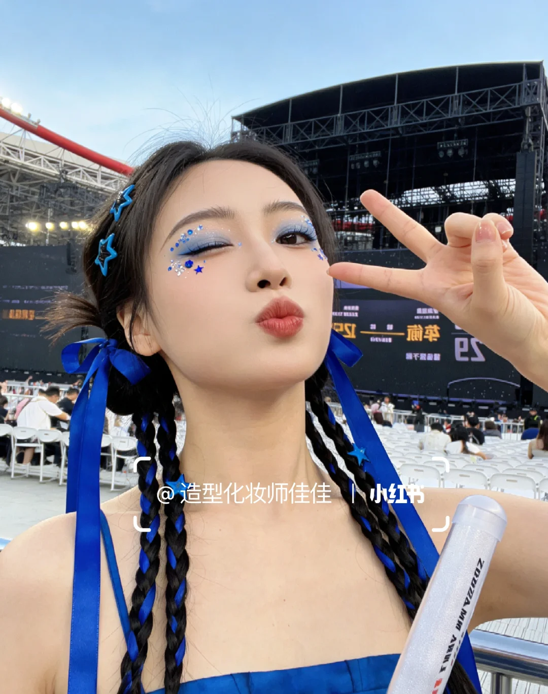 梓渝南京演唱会就撸这个妆去