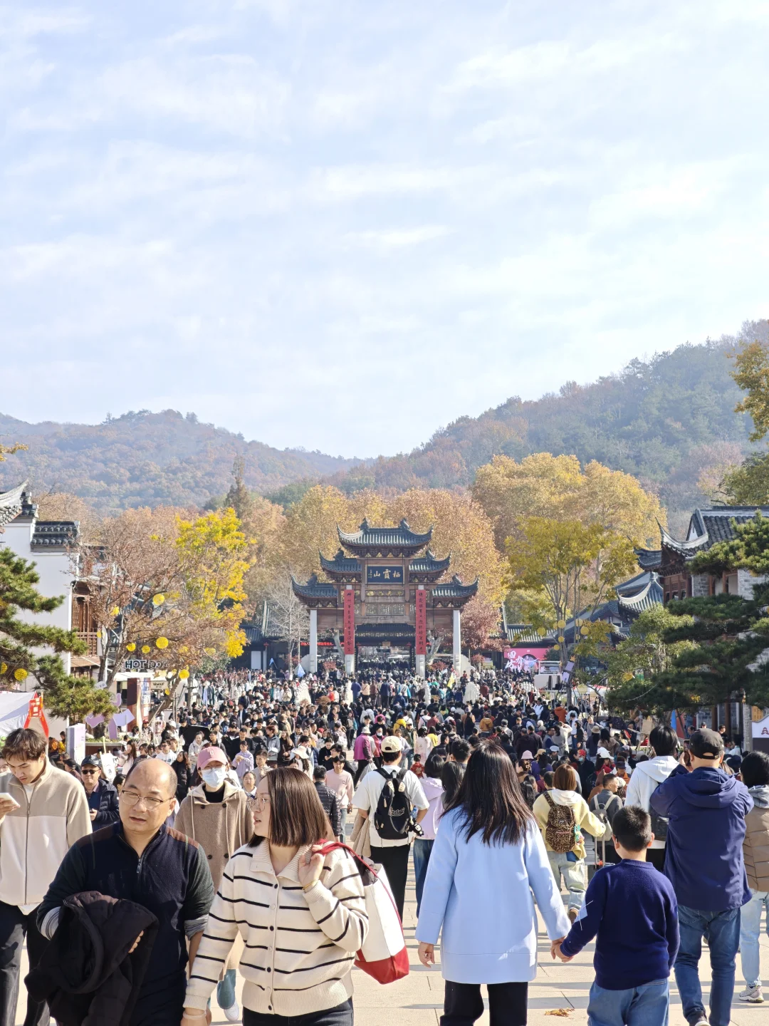 💥南京栖霞山周末来了一亿人！挤爆了～