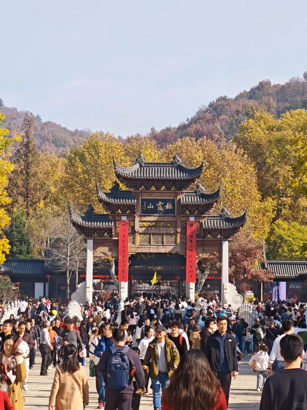 💥南京栖霞山周末来了一亿人！挤爆了～