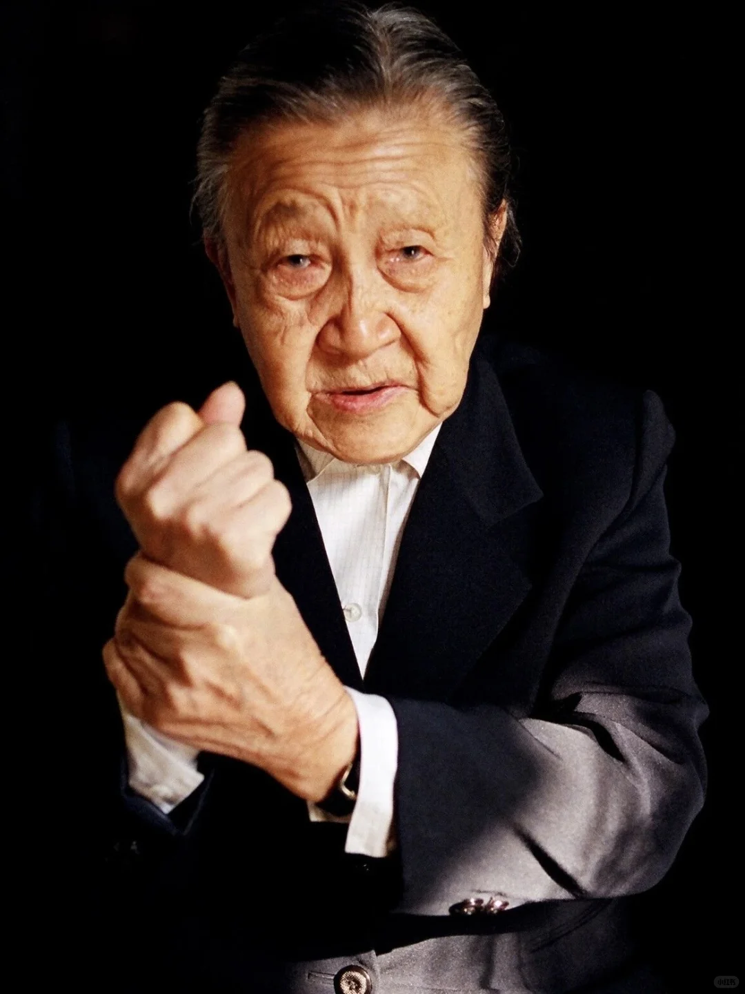 残暴日军扑来，她拔刀反抗，留下37处刀疤