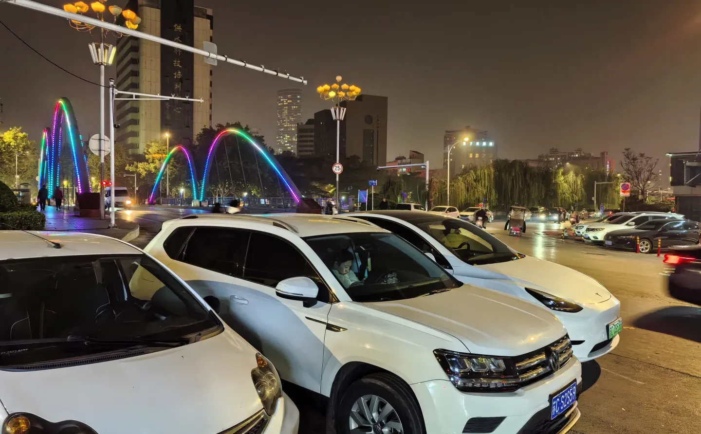 有一张是早上5点拍的猜猜是哪一张