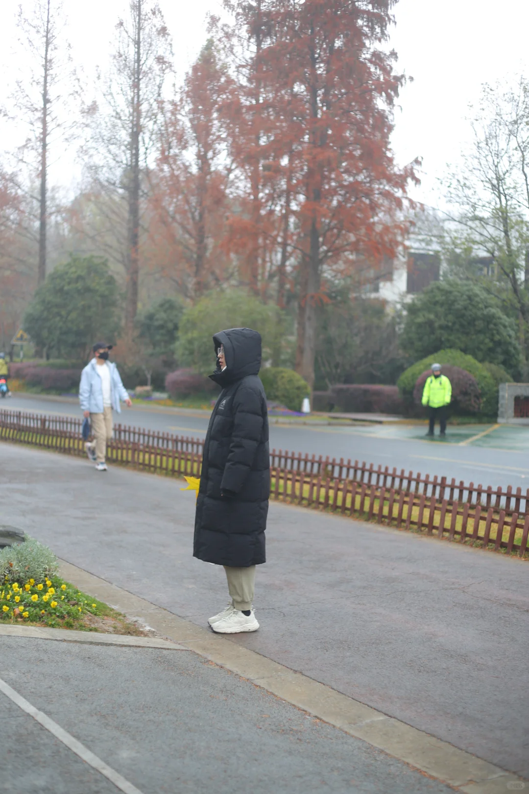 2025年12月13日 南京路上行人都怎么穿