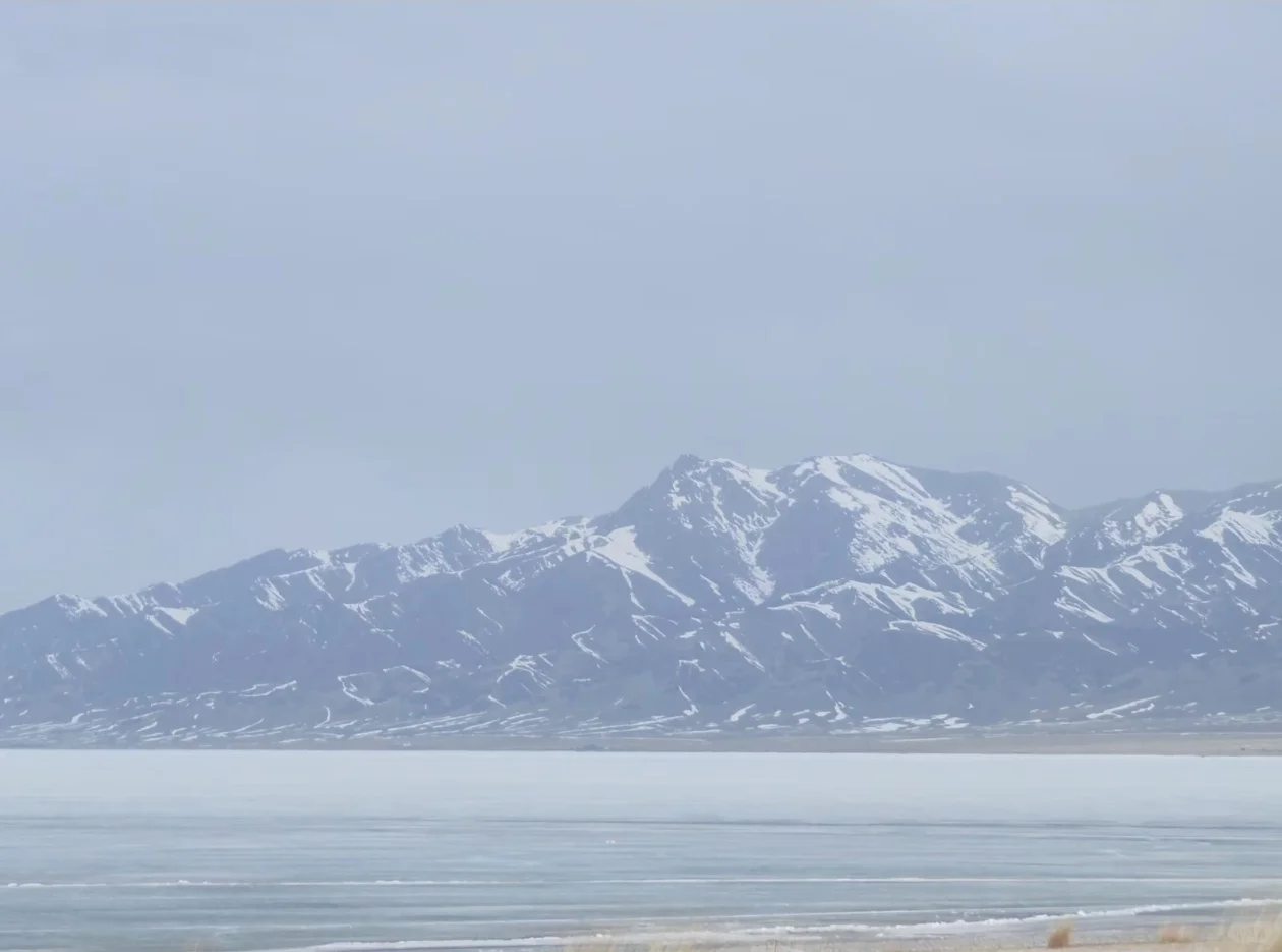 刚到徐州，在云龙湖边上，那边是云龙山
