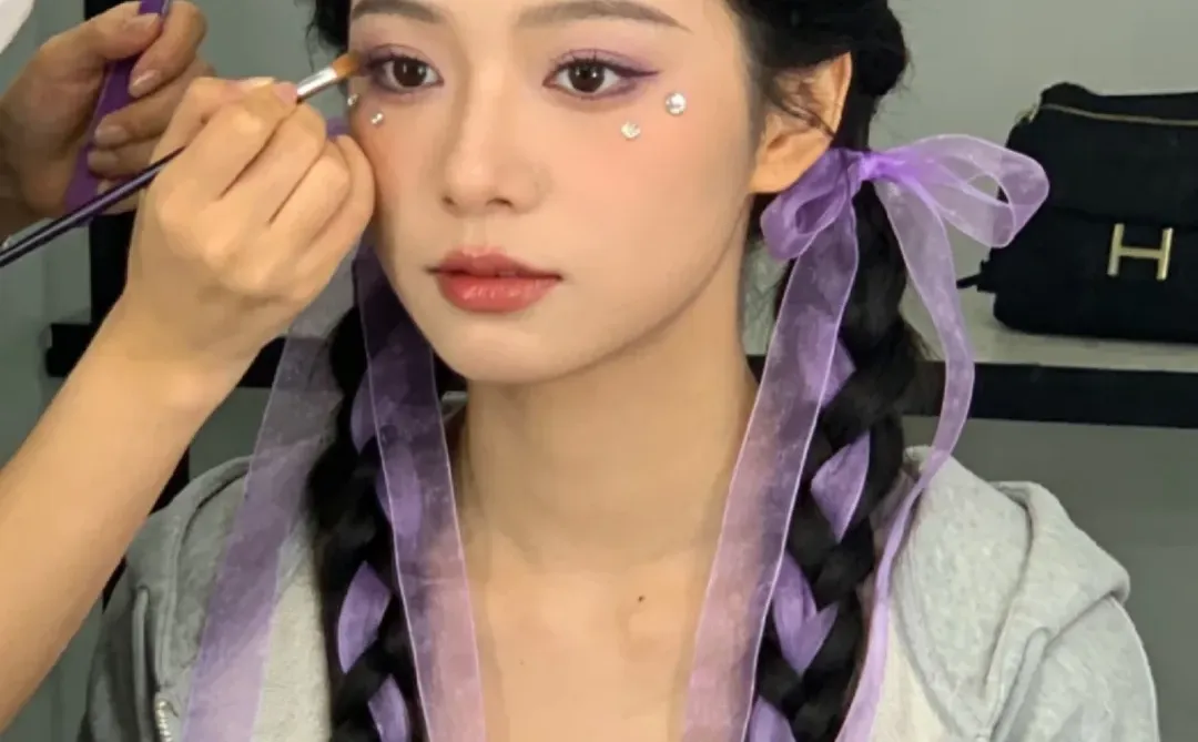 💜王翊恩南京演唱会妆容，紫色系妆容来啦