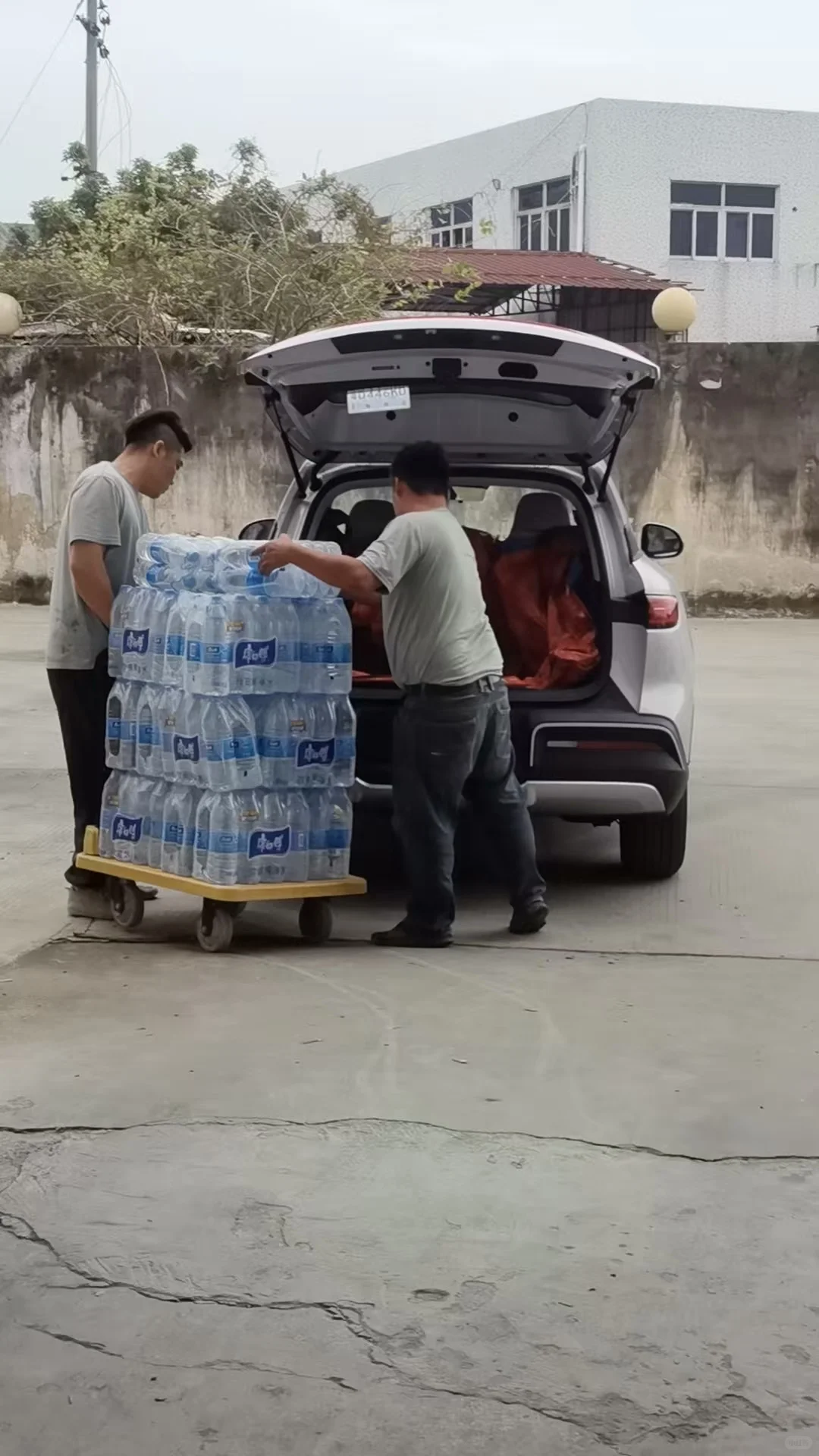 徐州矿泉水瓶装水饮料啤酒方便面八宝粥批发