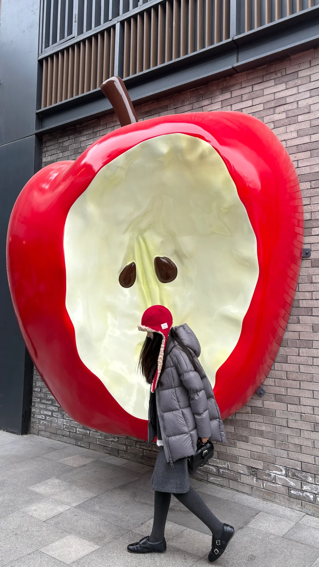 在徐州文庙惊现巨型🍎❗️这也也太好拍了吧❗️