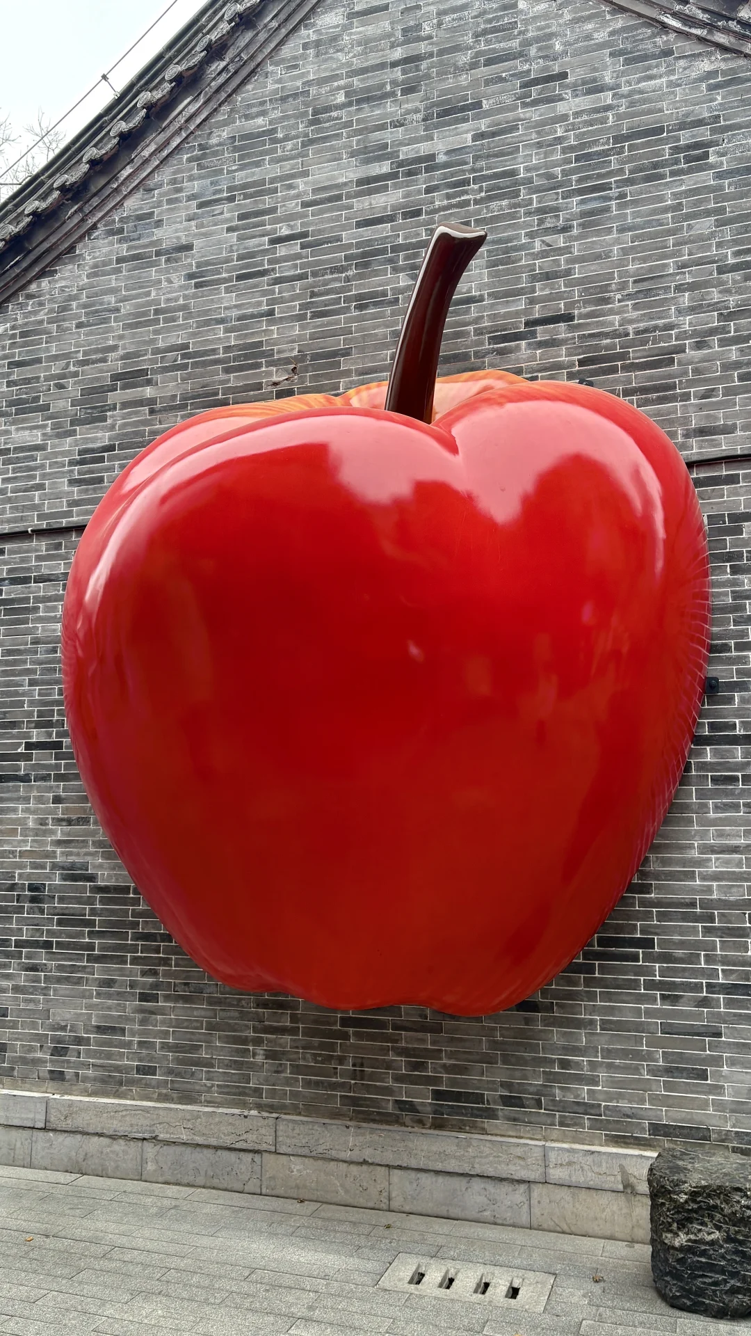 在徐州文庙惊现巨型🍎❗️这也也太好拍了吧❗️