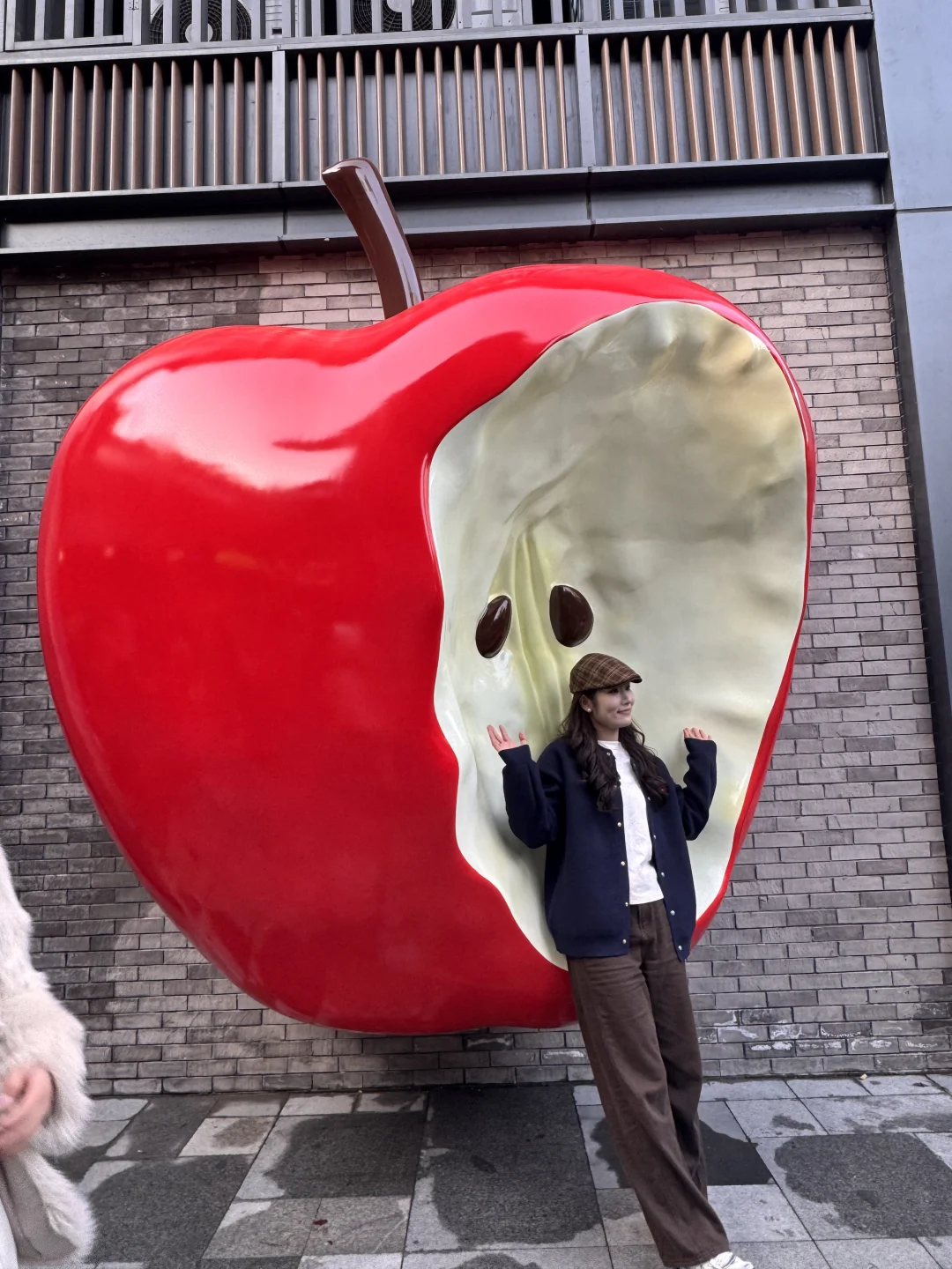 在徐州 文庙惊现大🍎 太好拍了！快来打卡！