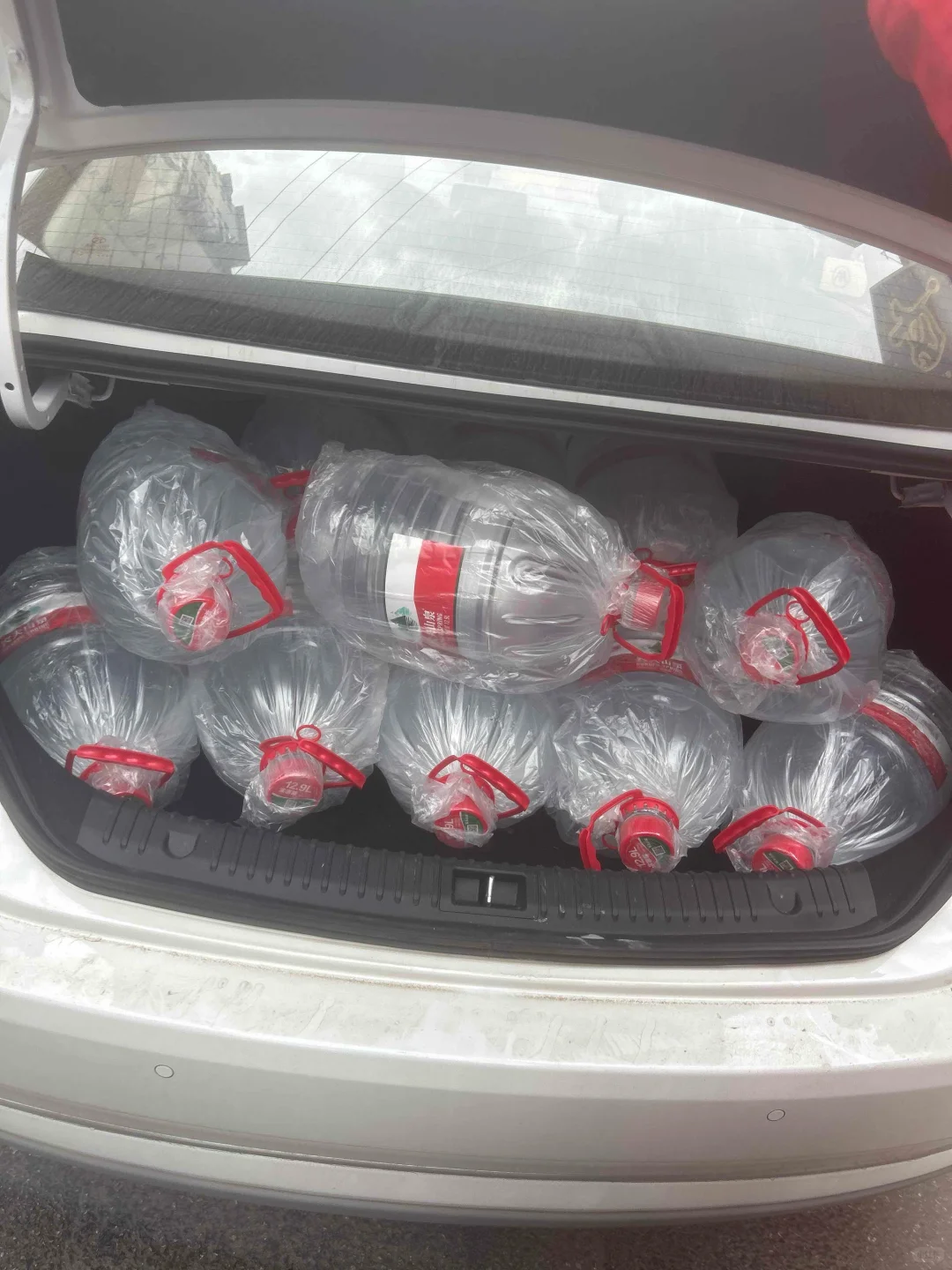 徐州矿泉水瓶装水饮料啤酒方便面八宝粥批发