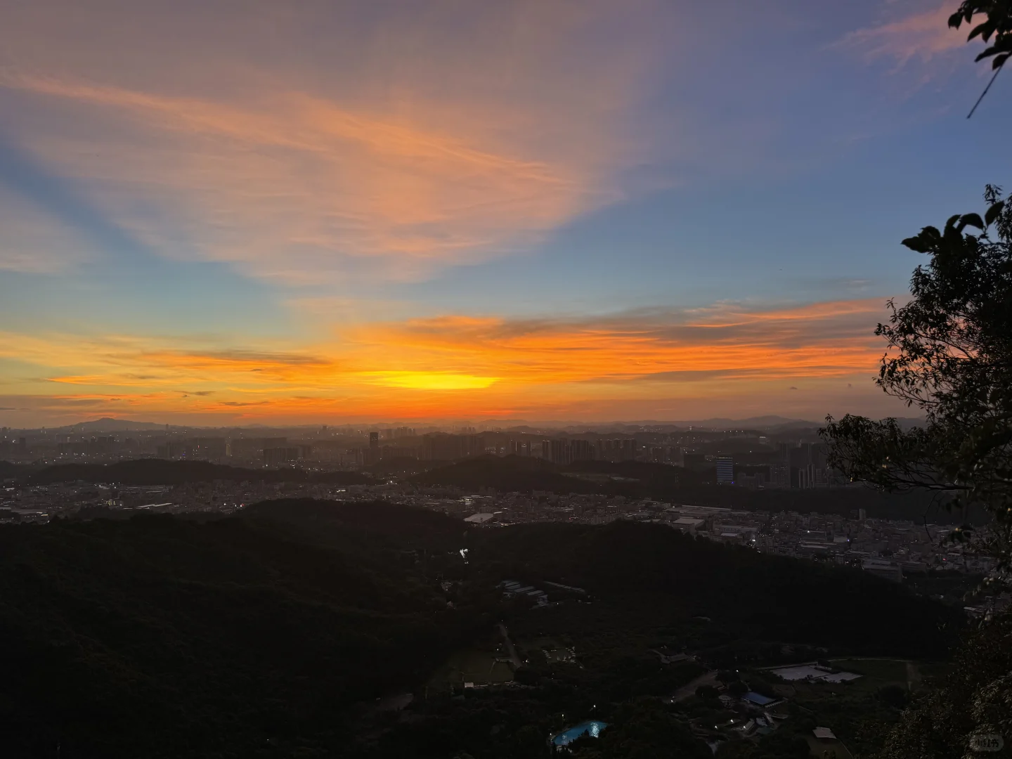 被深圳这个山顶世纪晚霞震撼到了！！！