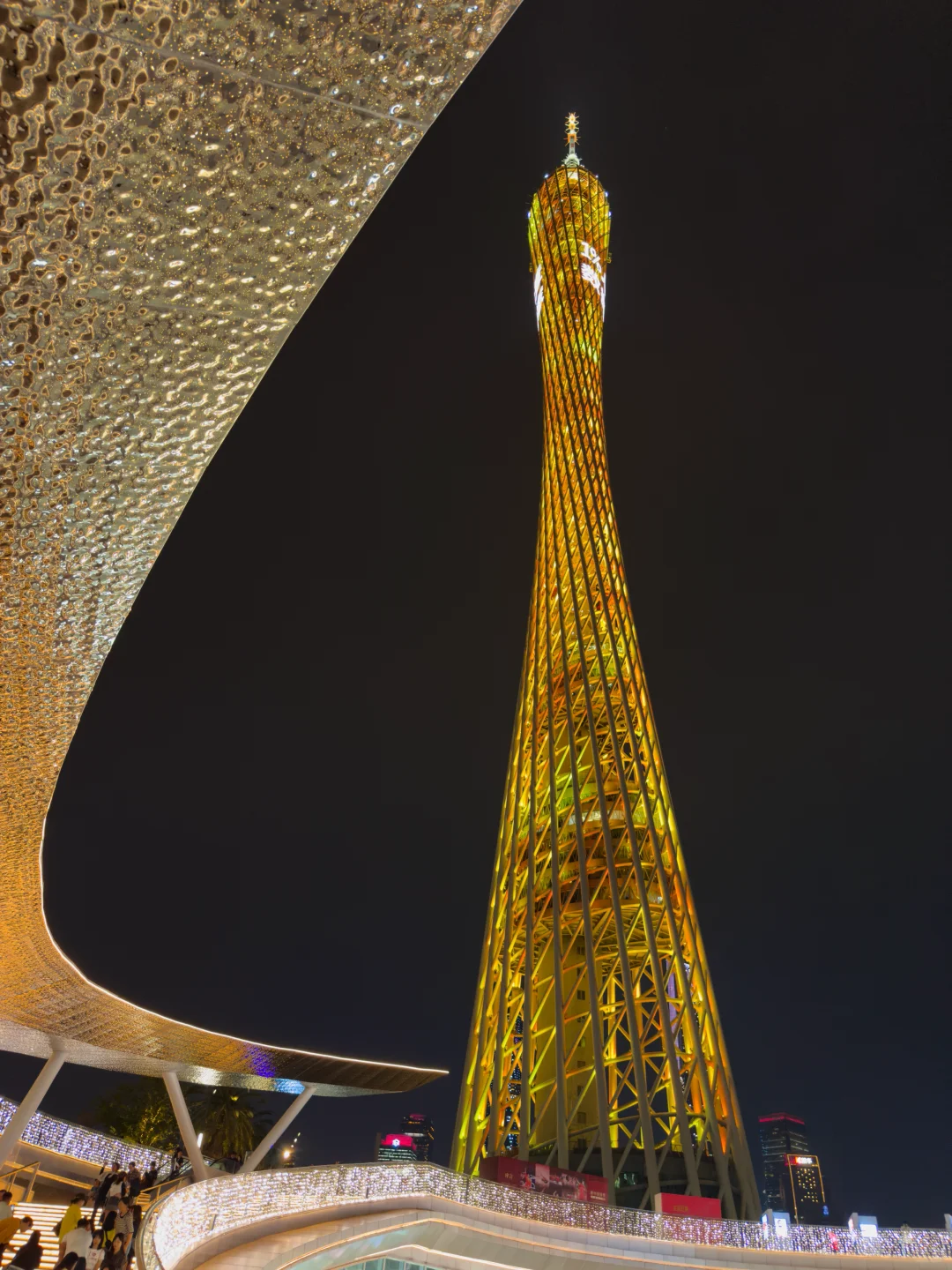 看看你们相册的广州塔