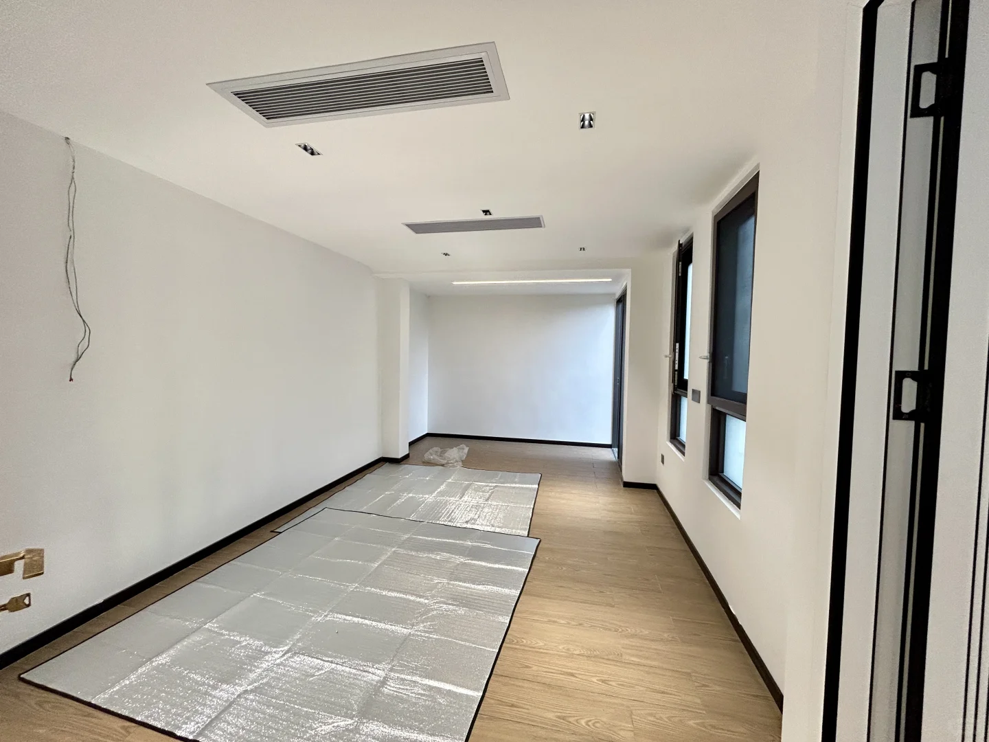 东莞 南城 （刚空出 小别墅）空房出租！！