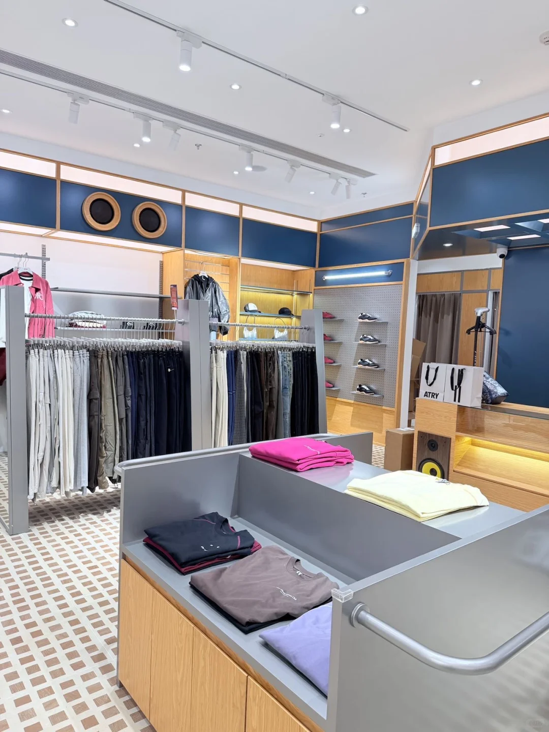 广州这店我能逛100次！买二送一拎满袋才百来