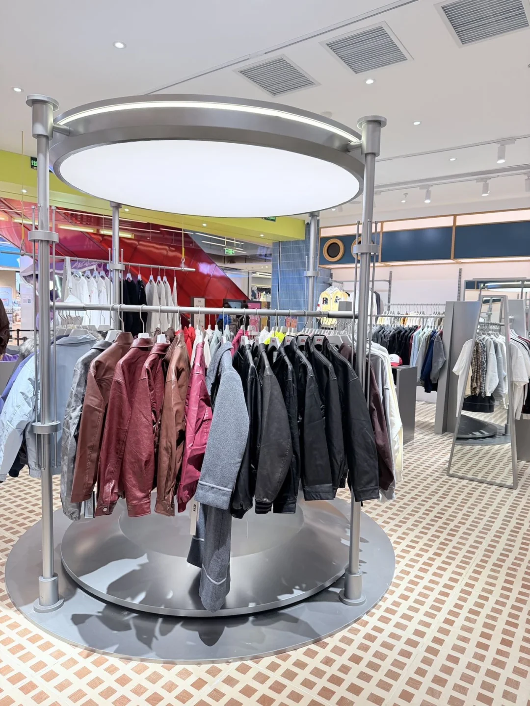 广州这店我能逛100次！买二送一拎满袋才百来