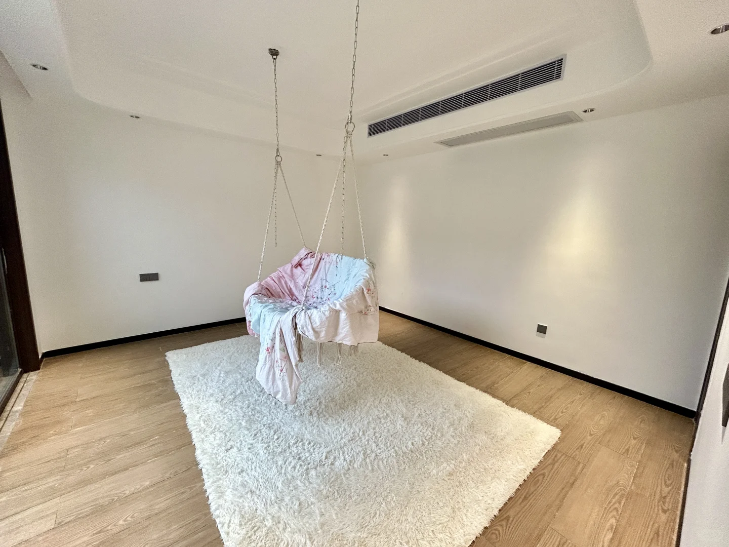 东莞 南城 （刚空出 小别墅）空房出租！！