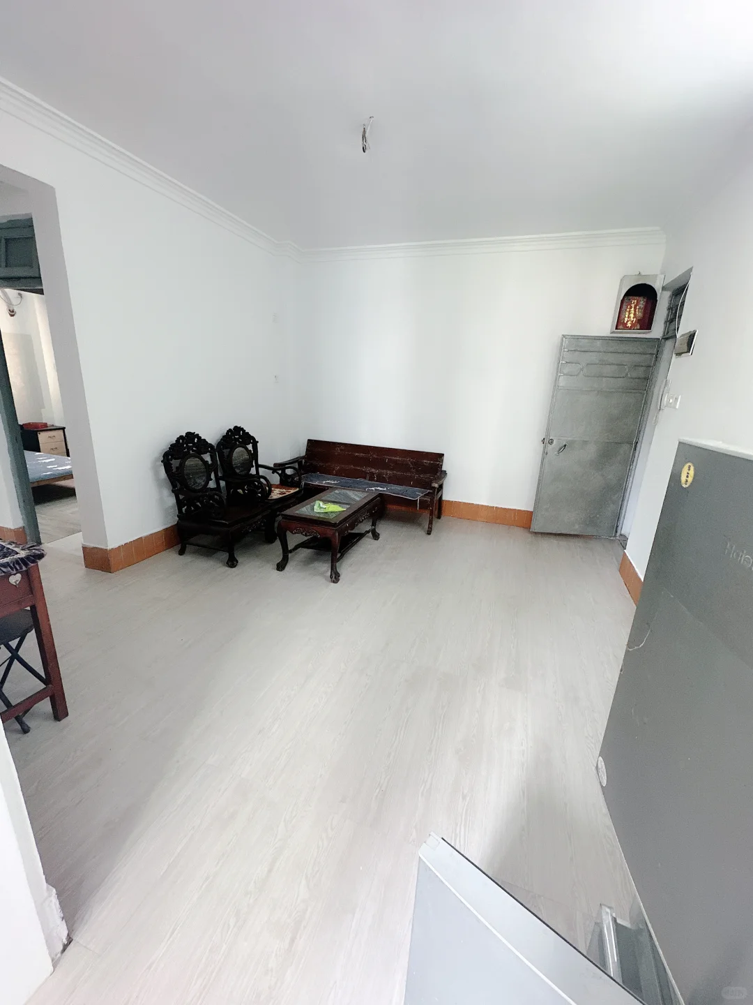 昌岗地铁，晓园新村，3楼，两房一厅，二字头