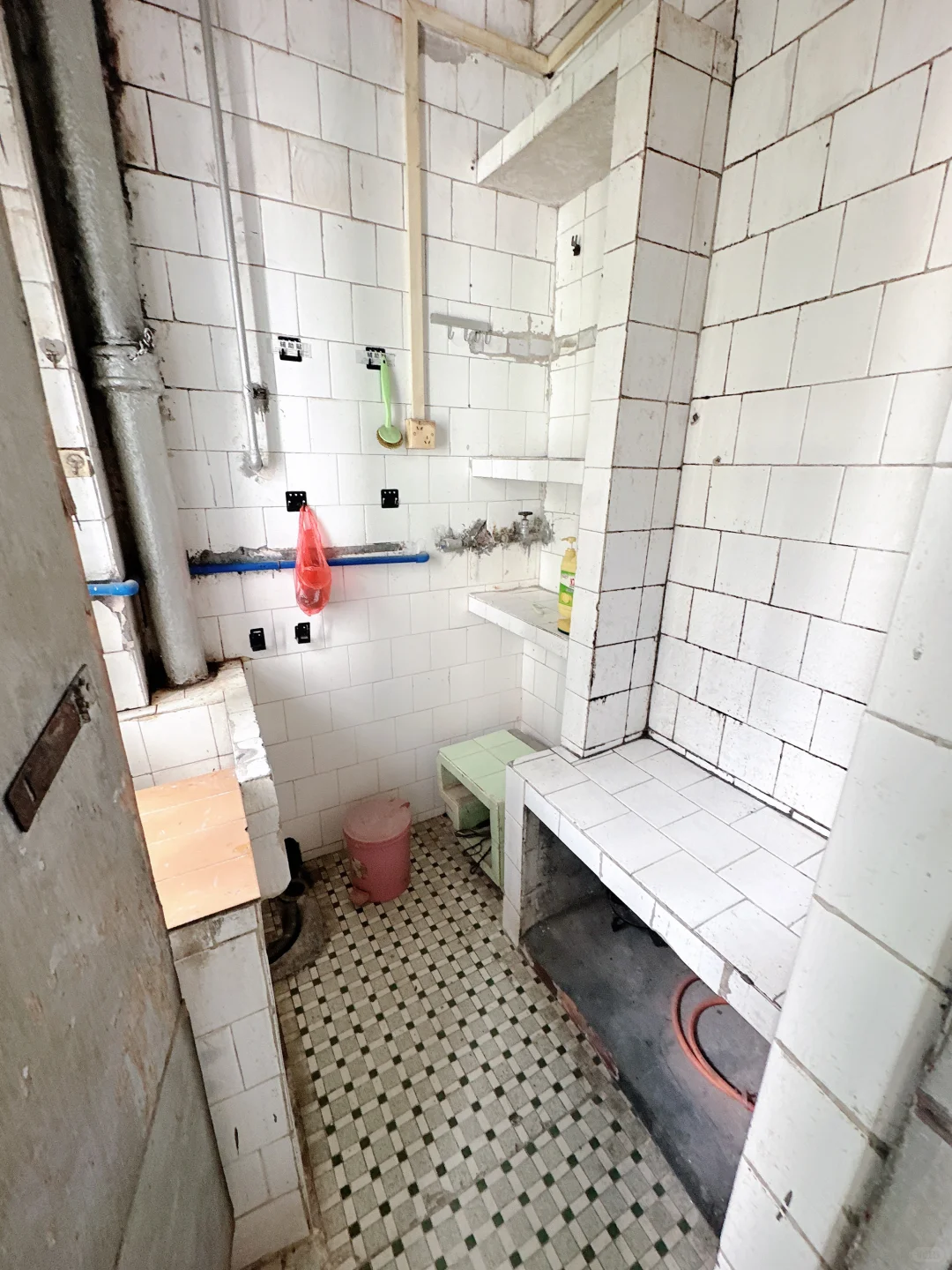 昌岗地铁，晓园新村，3楼，两房一厅，二字头