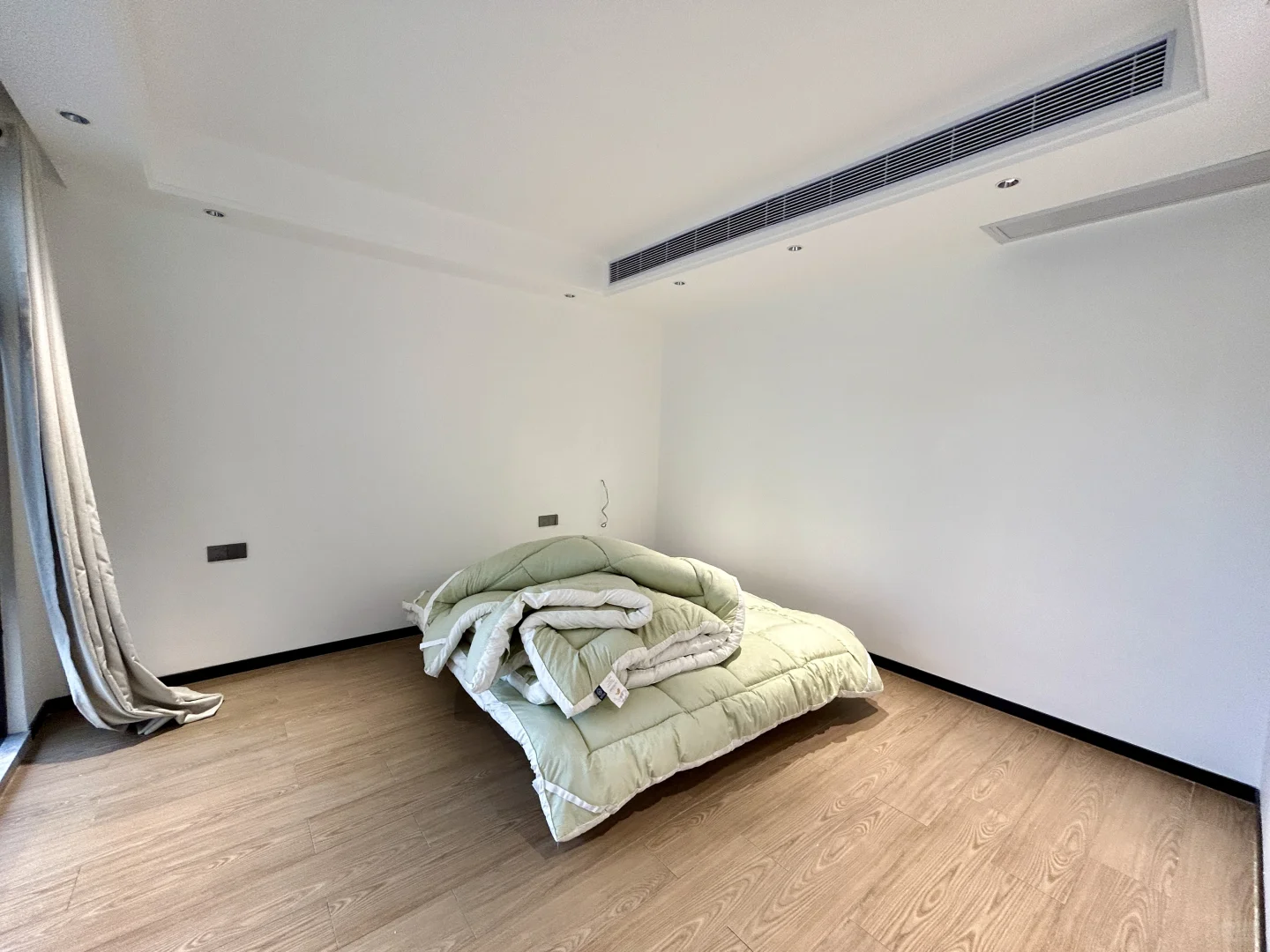 东莞 南城 （刚空出 小别墅）空房出租！！